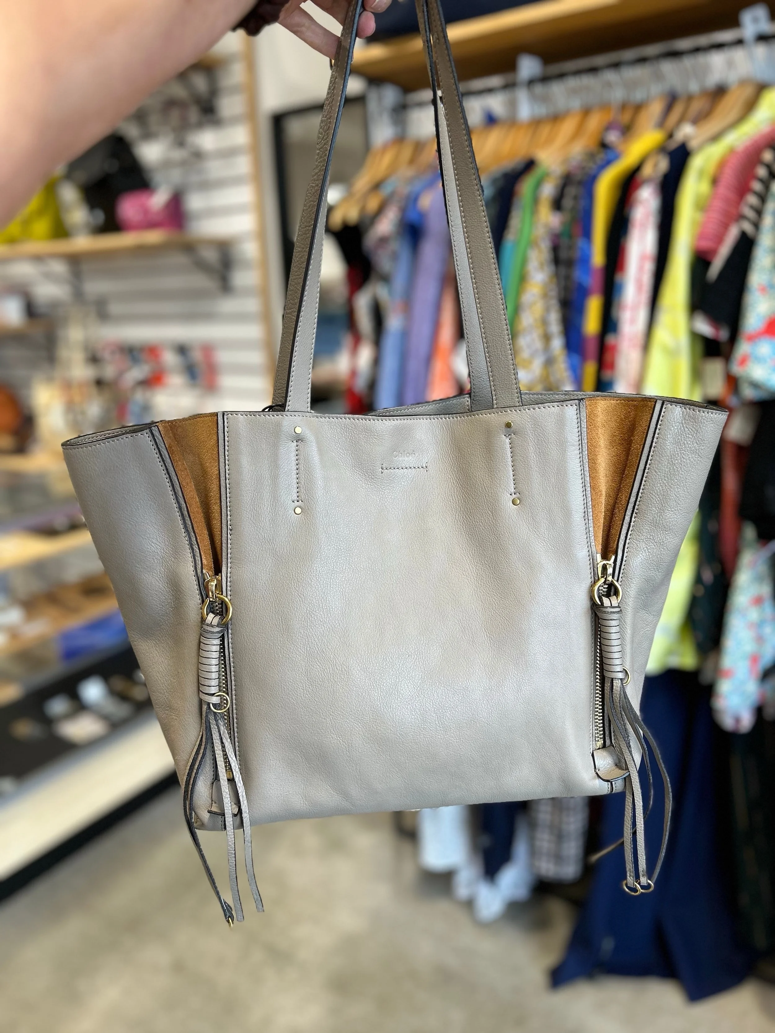 ✨Chloe✨ New in at @greenestreetexton!!

$845.95
✅Authenticated via Entrupy

Call or email us for inquiries!
📞610-466-5713
📧fairfield@greenestreet.com