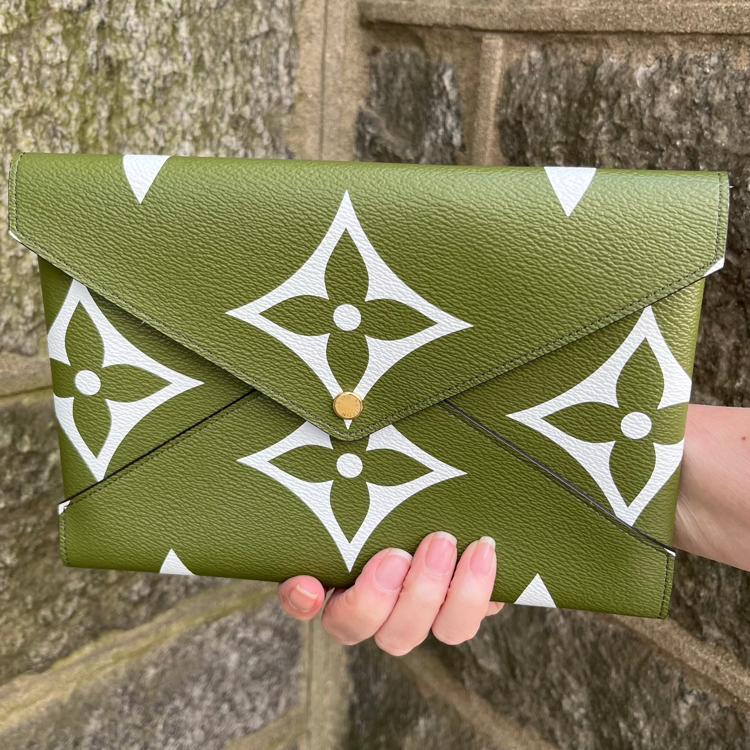 Pair this gorgeous LV Giant Kirigami Pochette with your look! Available at @greenestreetprinceton💚💫

$775.95
✅Authenticated via Entrupy

Call or email us for inquiries!
📞609-904-3004
📧princeton@greenestreet.com