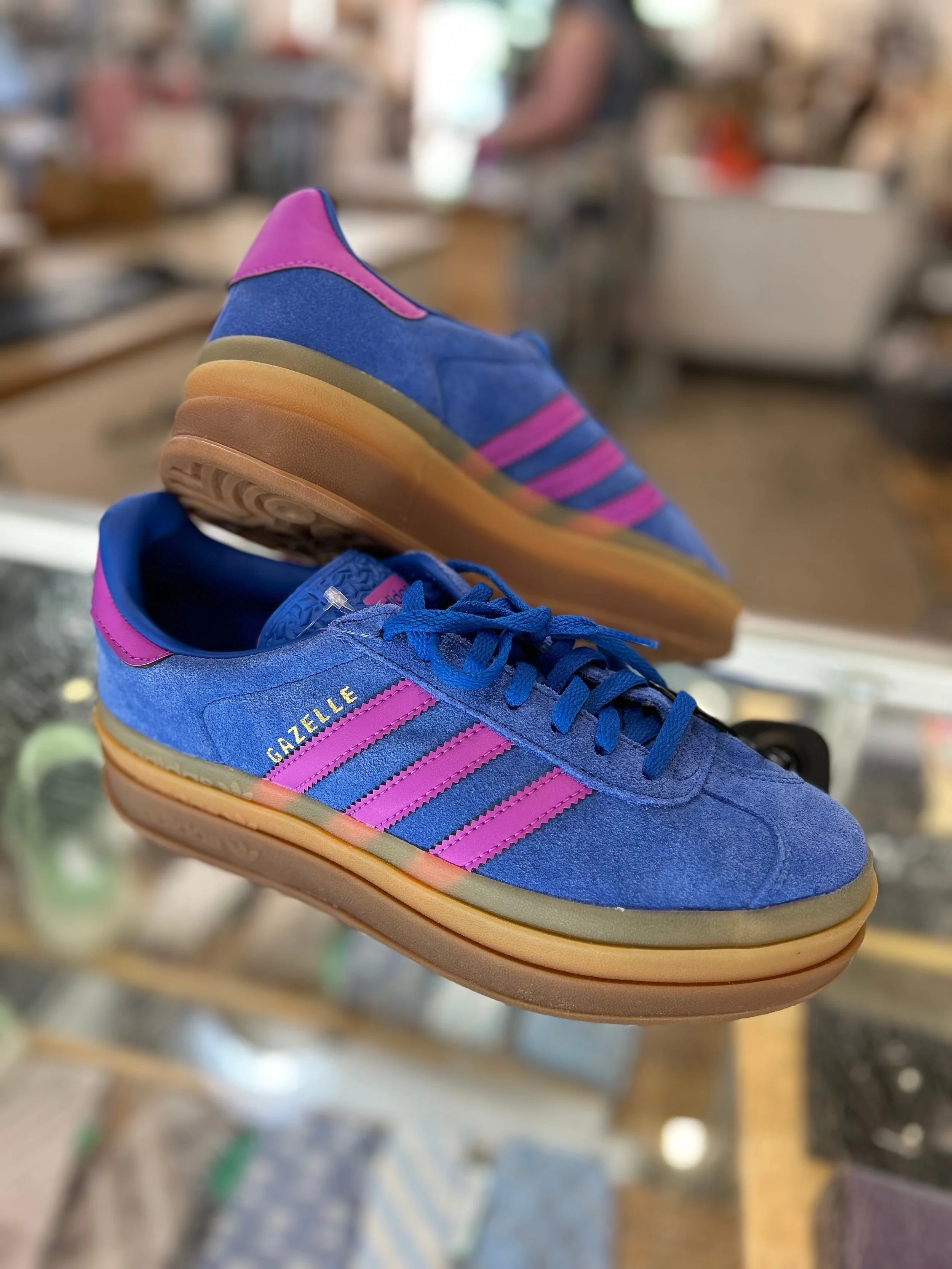 New sneaker finds from @greenestreetgateway!👟👟

&bull; Adidas Gazelle blue &amp; purple Size 7.5 $68.95
&bull; New Balance Size 6.5 $32.95

Call or email us for inquiries!
📞484-367-5012
📧gateway@greenestreet.com