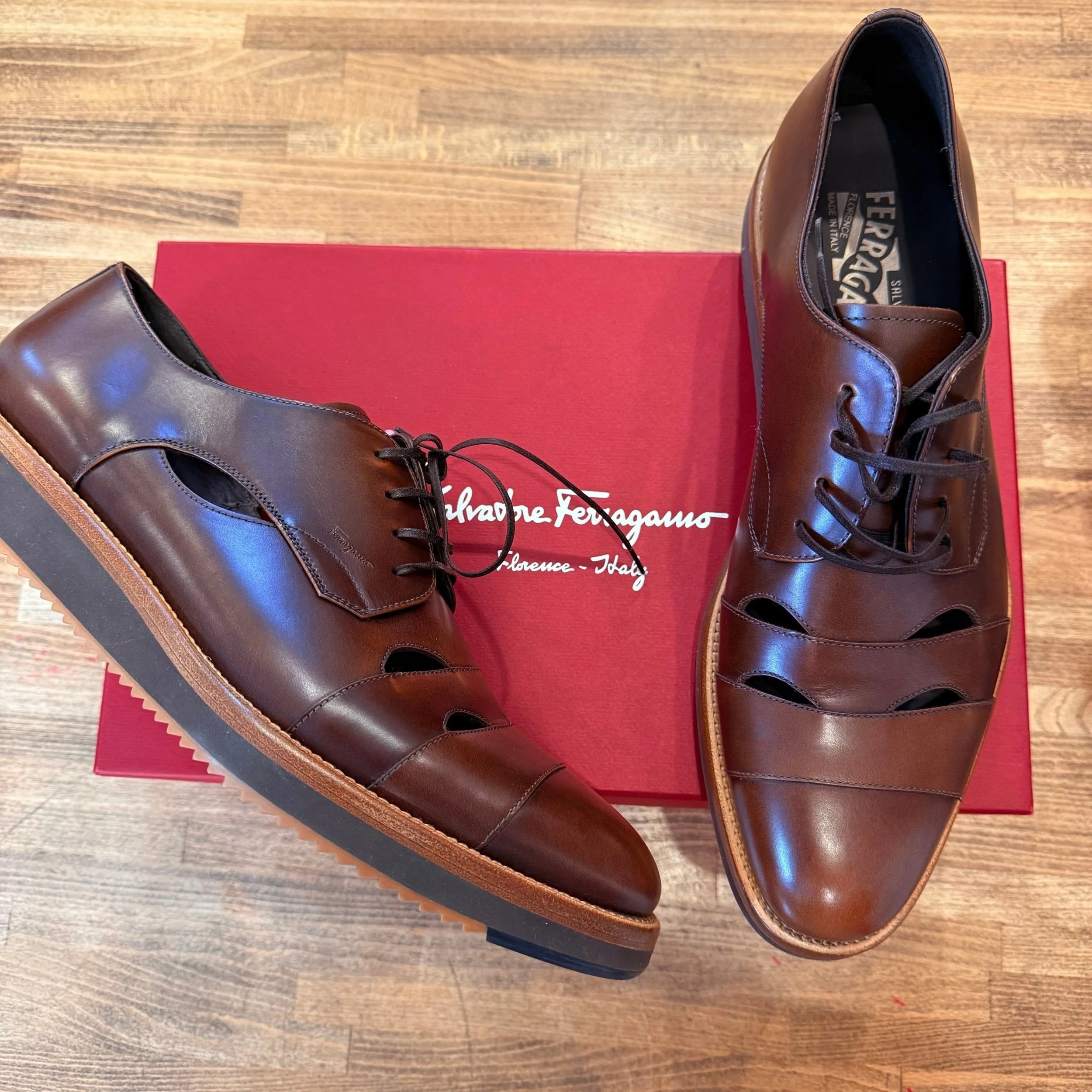 Men, Upgrade your dress shoes with this pair of Ferragamo&rsquo;s! Available at @greenestreetprinceton

Size 9.5 $300.95

Call or email us for inquiries 
📞609-904-3004
📧Princeton@greenestreet.com