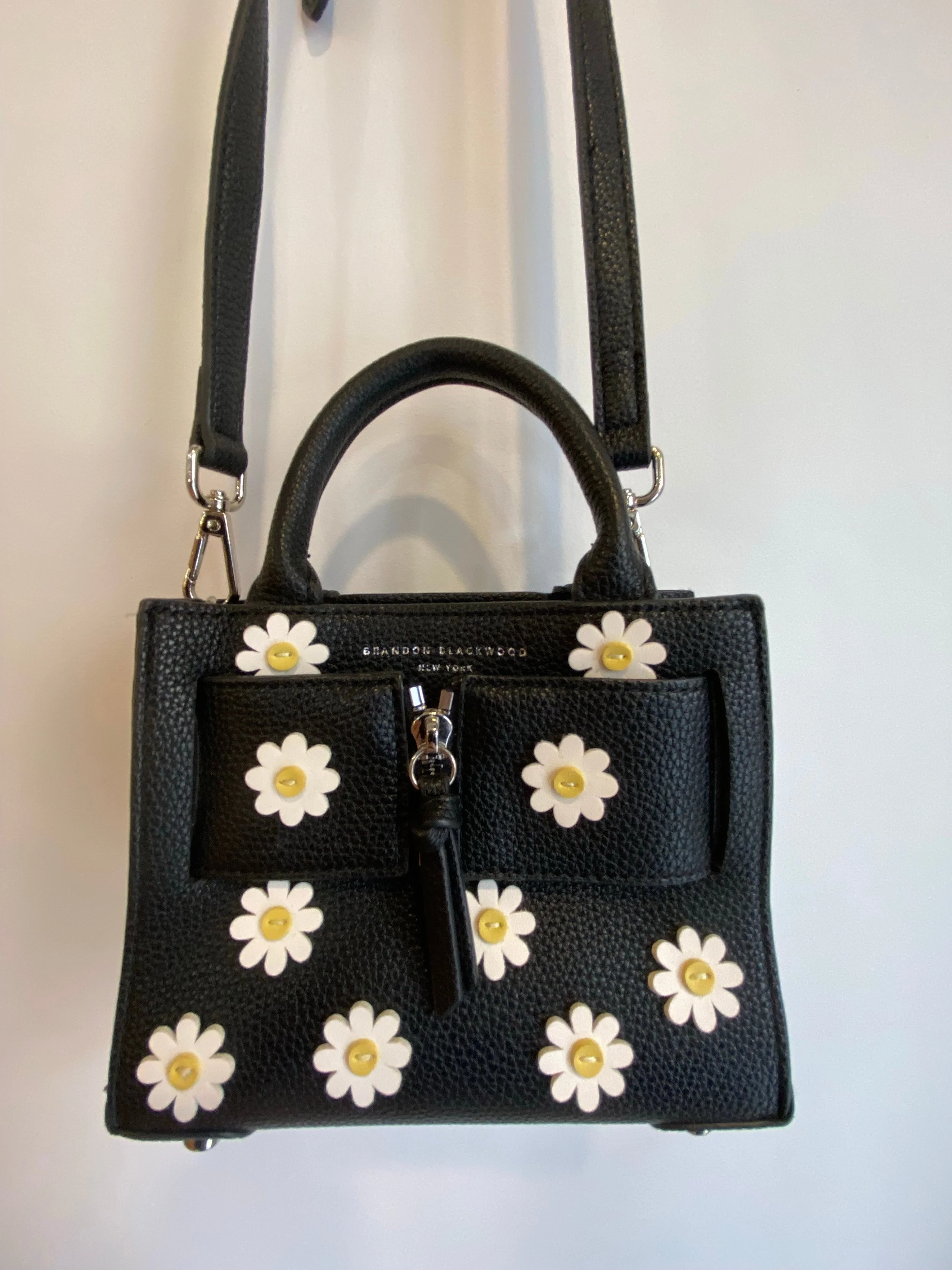 Cute new bags just in at @greenestreetsouthstreet✨

&bull; Brandon Blackwood floral bag $150.95
&bull; Small Longchamp $148.95

Call or email us for inquiries!
📞215-703-7478
southstreet@greenestreet.com