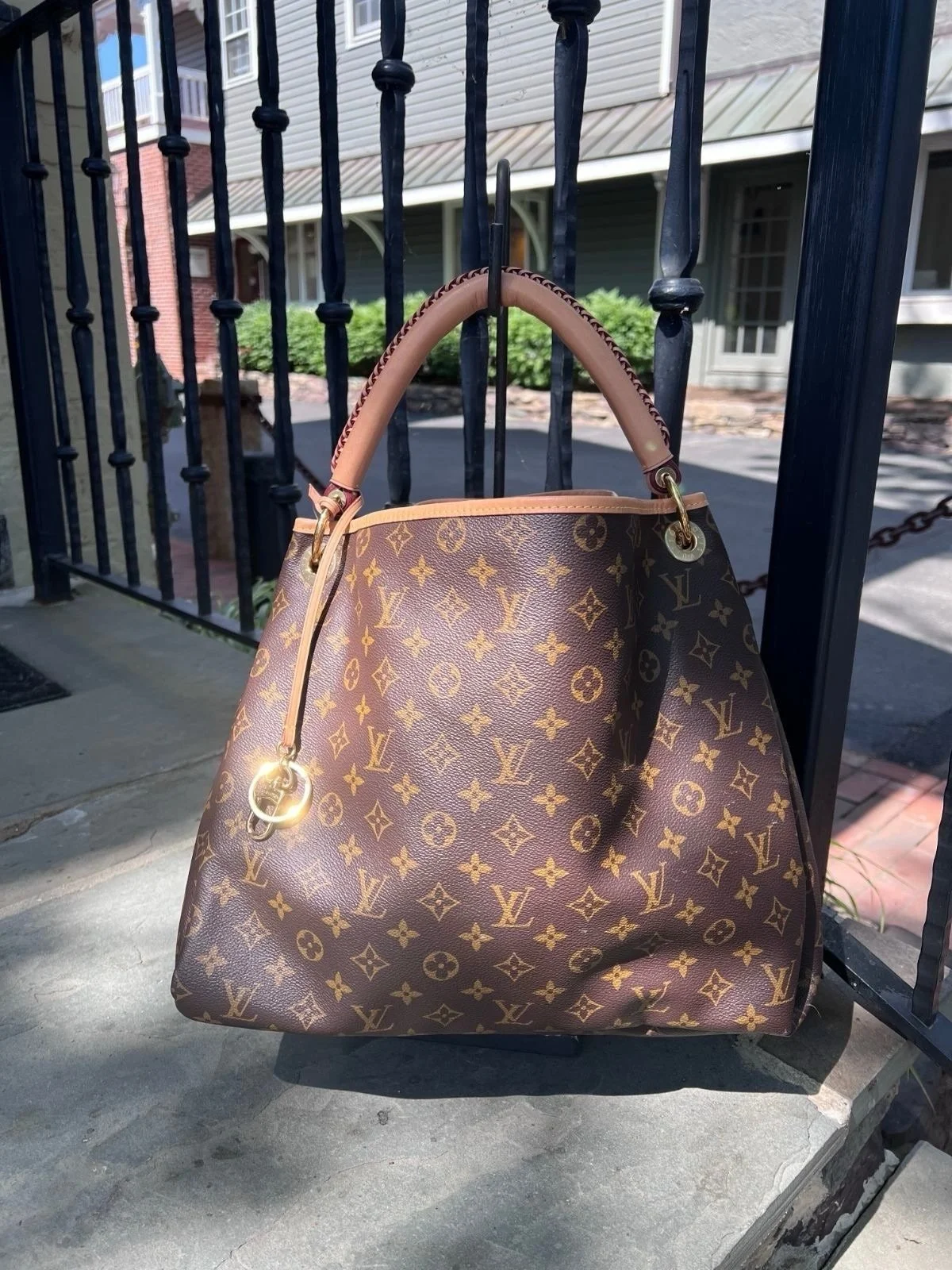 Don&rsquo;t miss out on this stunning LV Artsy MM! Available at @greenestreetlambertvillenj✨

Comes w/Box
$1925.95
Authenticated via Entrupy

Call or email us for inquiries!
📞609-460-3048
📧lambertville@greenestreet.com