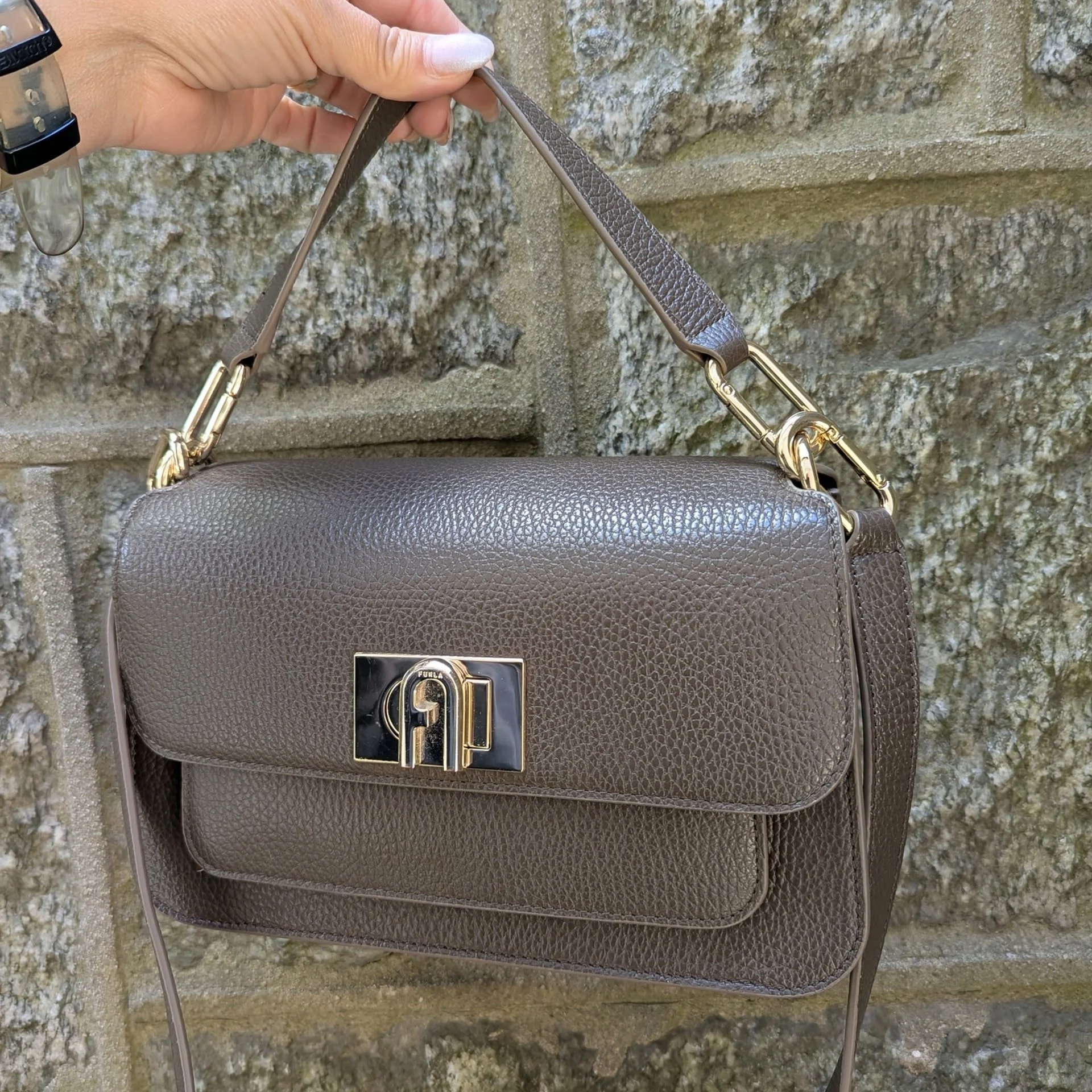 This Furla Ella leather shoulder bag is a must-have!😍 Available at @greenestreetprinceton

$125.95

Call or email us for inquiries!
📞609-904-3004
📧princeton@greenestreet.com