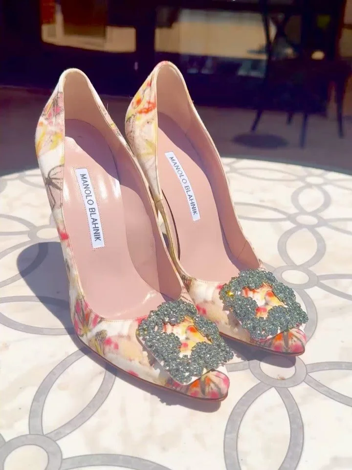 These Manolo&rsquo;s are a must-have!😍 New in at @greenestreetgateway!✨

Size 6 $350.95

Call or email us for inquiries!
📞484-367-5012
📧gateway@greenestreet.com