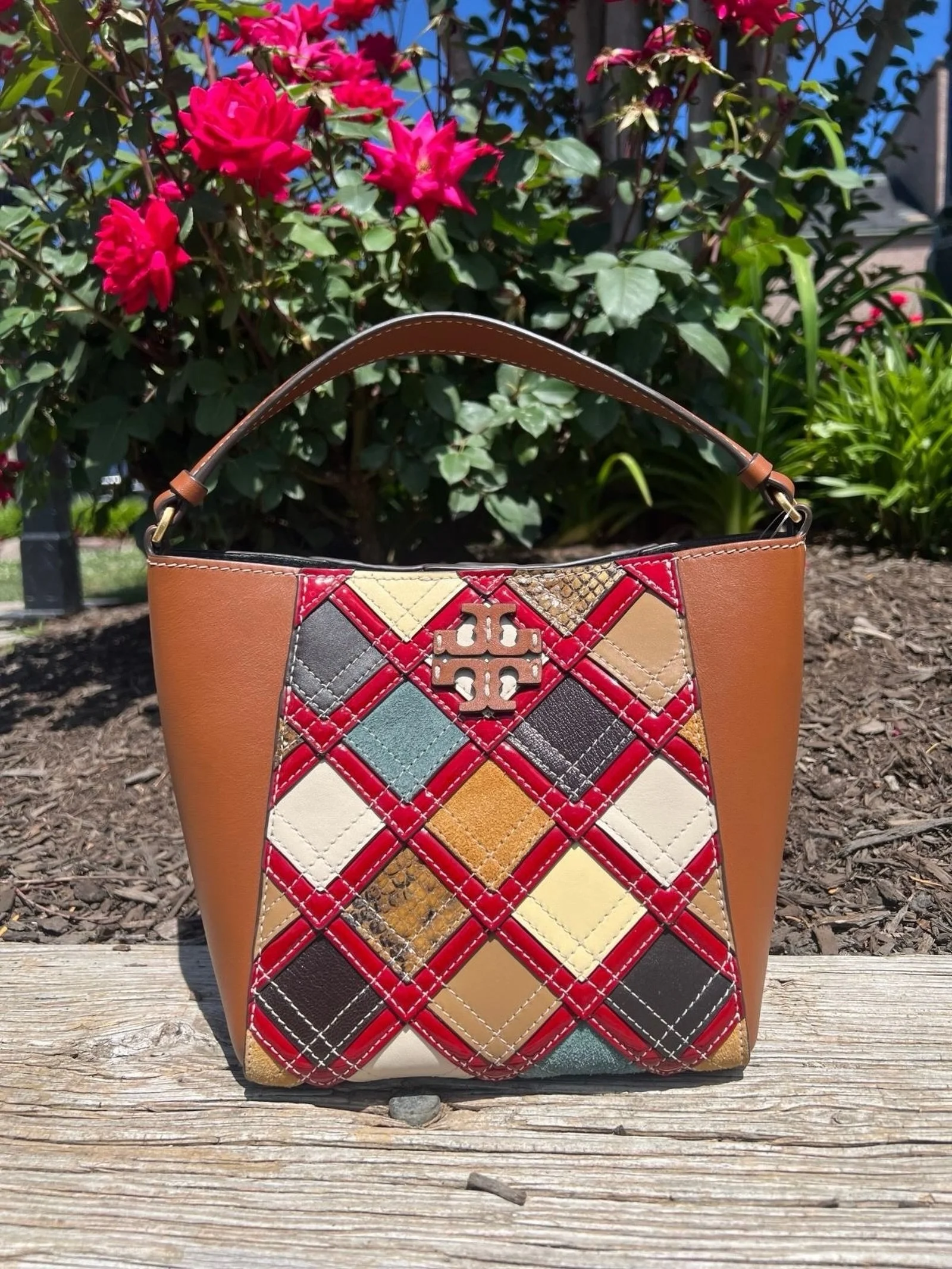 We&rsquo;re loving this gorgeous Tory Burch McGraw patchwork bag! Available at @greenestreetlambertvillenj💫👜

$300.95

Call or email us for inquiries!
📞609-460-3048
📧lambertville@greenestreet.com