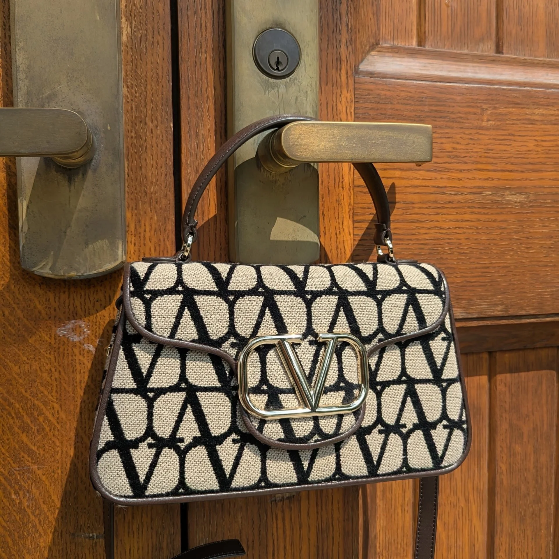 New in at @greenestreetprinceton!✨🖤 

Valentino iconographe small bag 
$1200.95
✅Authenticated via Entrupy

Call or email us for inquiries!
📞609-904-3004
📧princeton@greenestreet.com