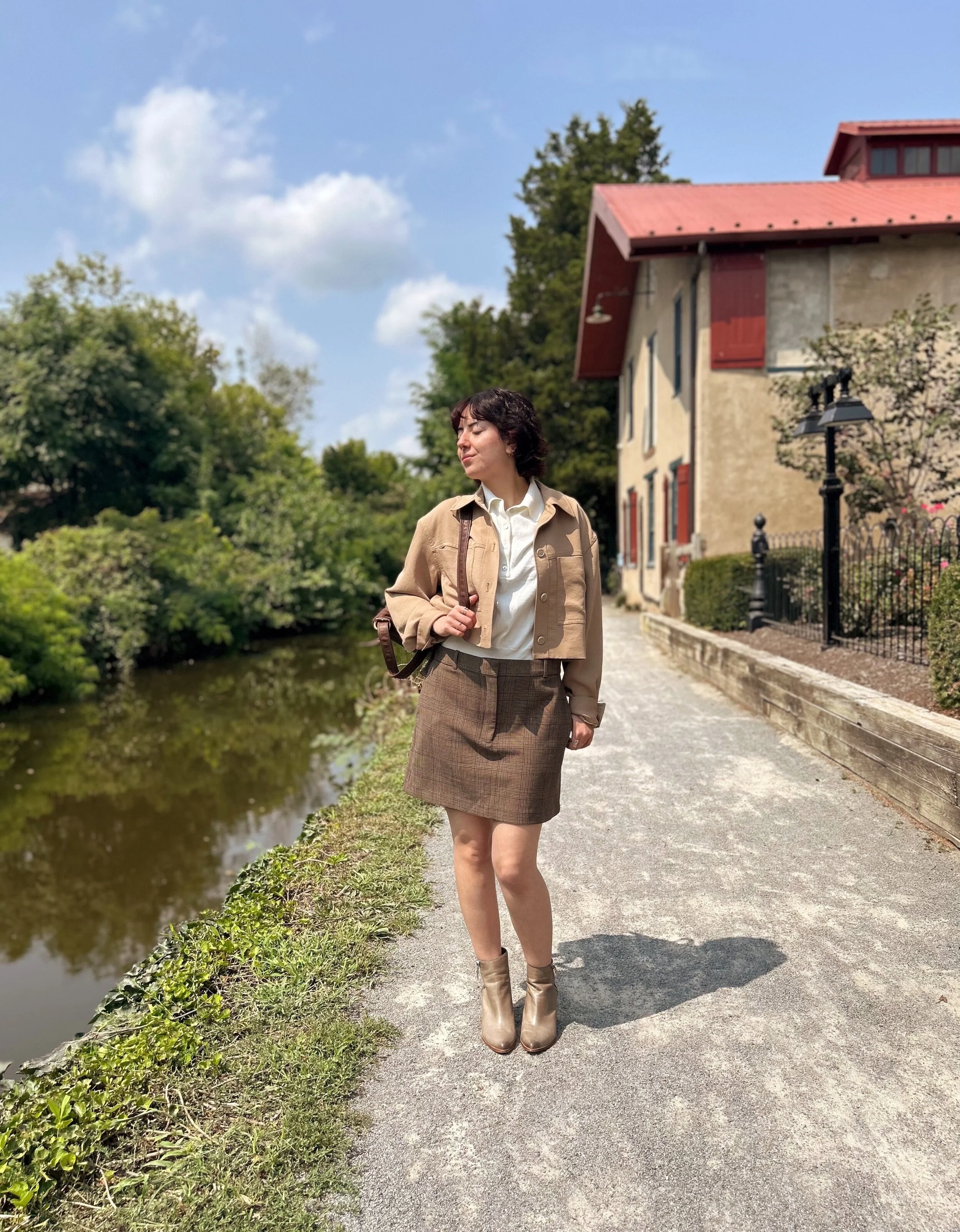 Find your Fall looks for less, whether you&rsquo;re heading back to school or back to the office &ndash; We&rsquo;ve got you covered!💫♻️

Get this look from @greenestreetlambertvillenj

&bull; Wilfred jacket, size M $38.95
&bull; Fossil backpack $42