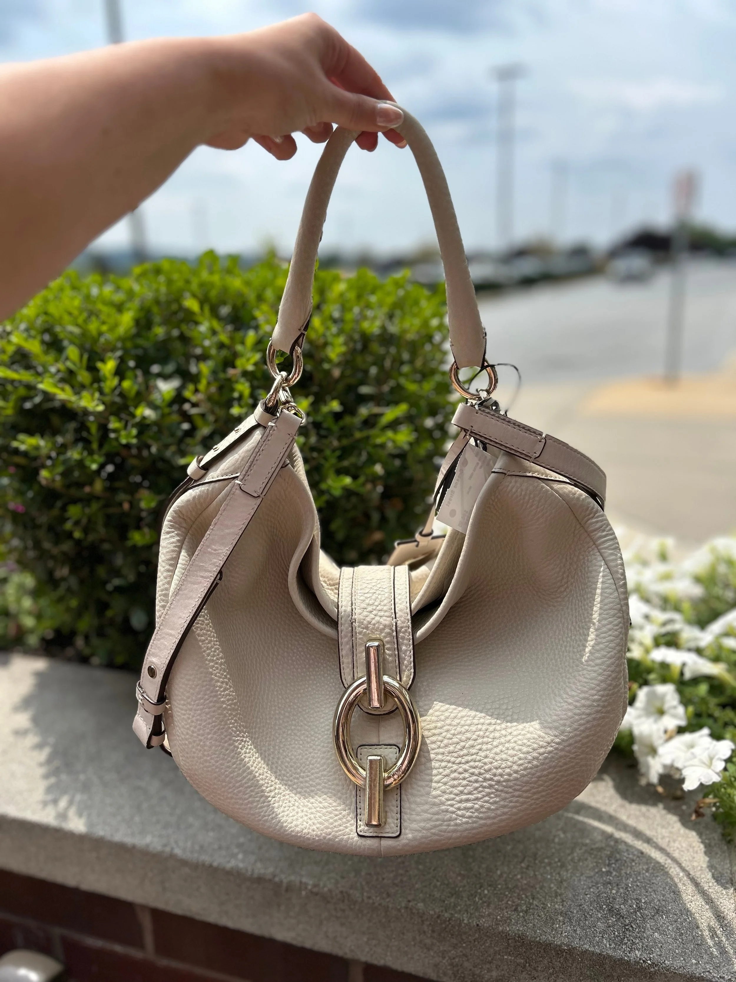 This stunning DVF bag just arrived at @greenestreetexton!✨

$68.95

Call or email us for inquiries!
📞610-466-5713
📧fairfield@greenestreet.com