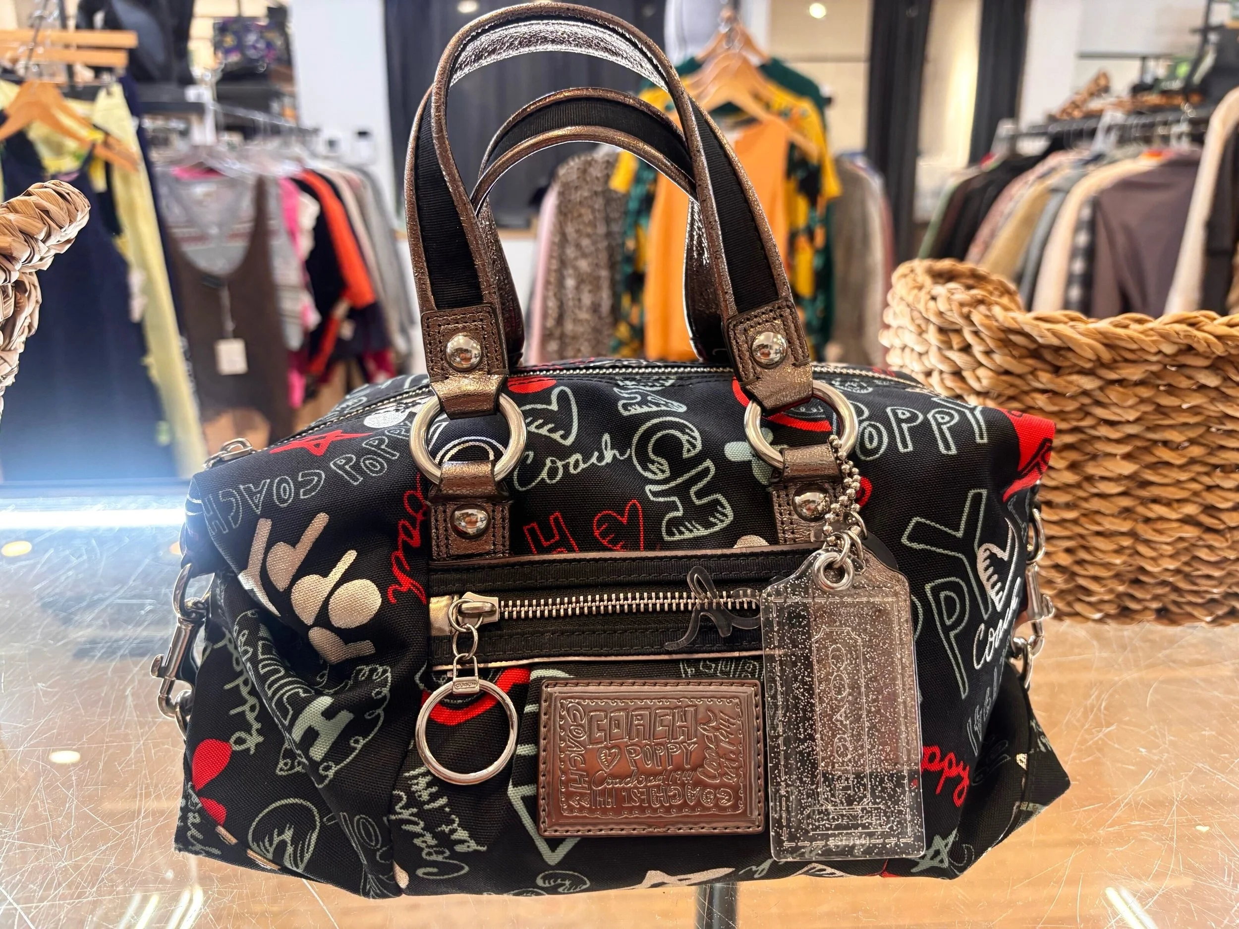 ❤️Coach❤️ Vintage poppy bag! New in at @greenestreetchestnuthill!

$95.95

Call or email us for inquiries!
📞267-331-3382
📧chestnuthill@greenestreet.com