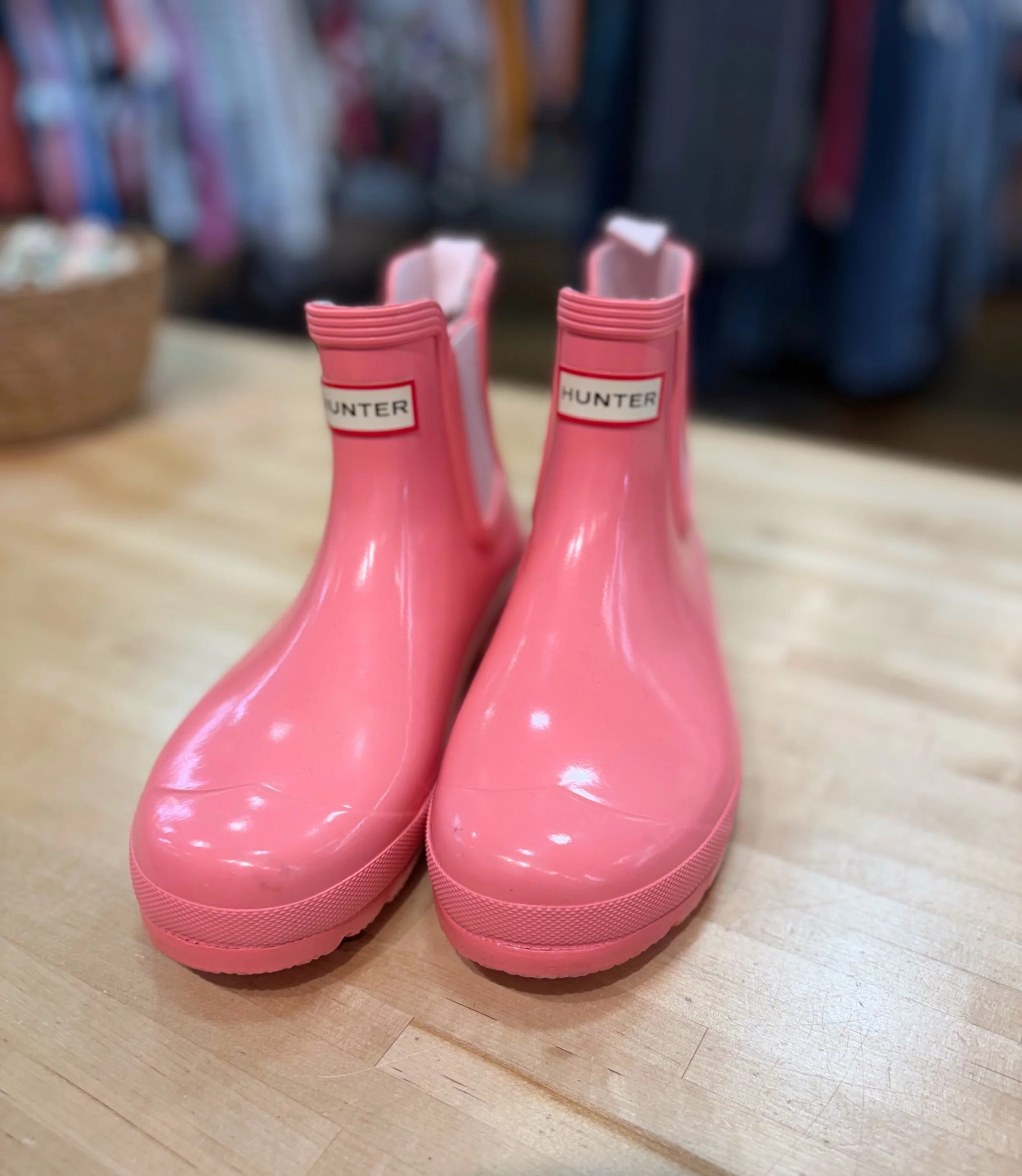New Hunter boots just in at @greenestreetenglishvillage✨

&bull;&nbsp;Short pink: Size 10 $38.95
&bull; Tall red: Size 7 $45.95

Call or email us for inquiries!
267-217-3235
englishvillage@greenestreet.com