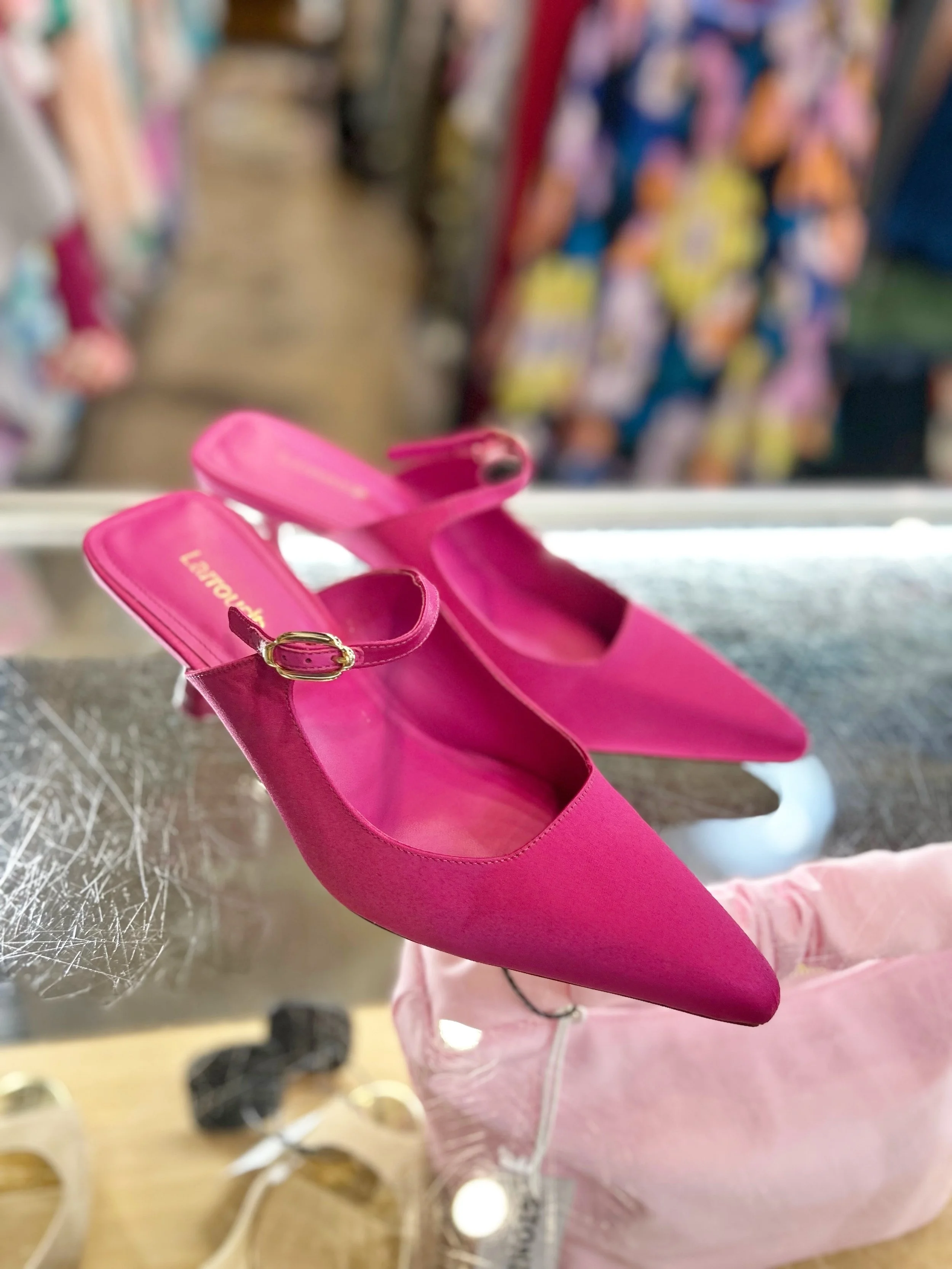 These pink Larroude heels are must-have!!💕 Available at @greenestreetgateway

Size 7.5 $65.95

Call or email us for inquiries!
📞484-367-5012
📧gateway@greenestreet.com
