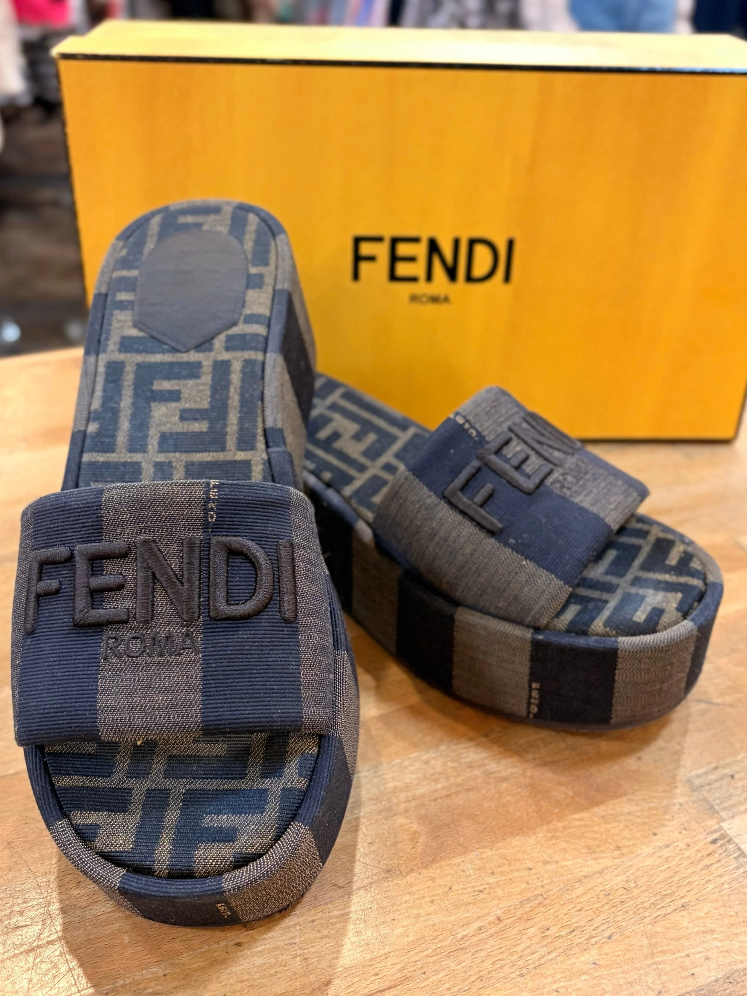 Step into these Fendi sandals! New in at @greenestreetgateway!

Size 40
$ 575.95

Call or email us for inquiries!
📞484-367-5012
📧gateway@greenestreet.com