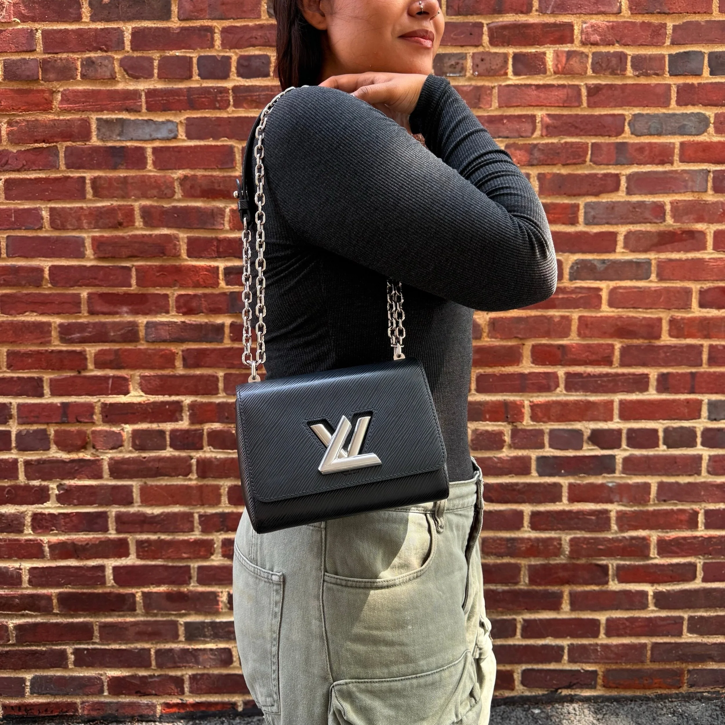 Just in at @greenestreetprinceton! This stunning LV epi twist pm bag is a must-have!!😍

Available for $2,200.95
✅Authenticated via Entrupy

Call or email us for inquiries!
📞609-904-3004
📧princeton@greenestreet.com