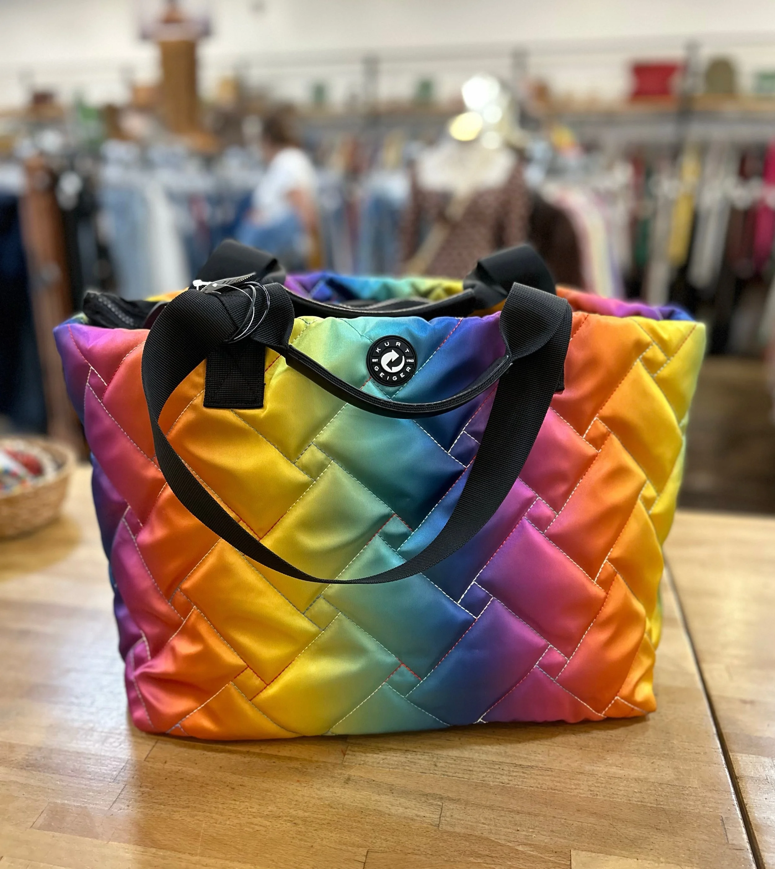Add a pop of color to your look with this rainbow Kurt Geiger bag!🌈 Available at @greenestreetgateway 

$85.95

Call or email us for inquiries!
📞484-367-5012
📧gateway@greenestreet.com
