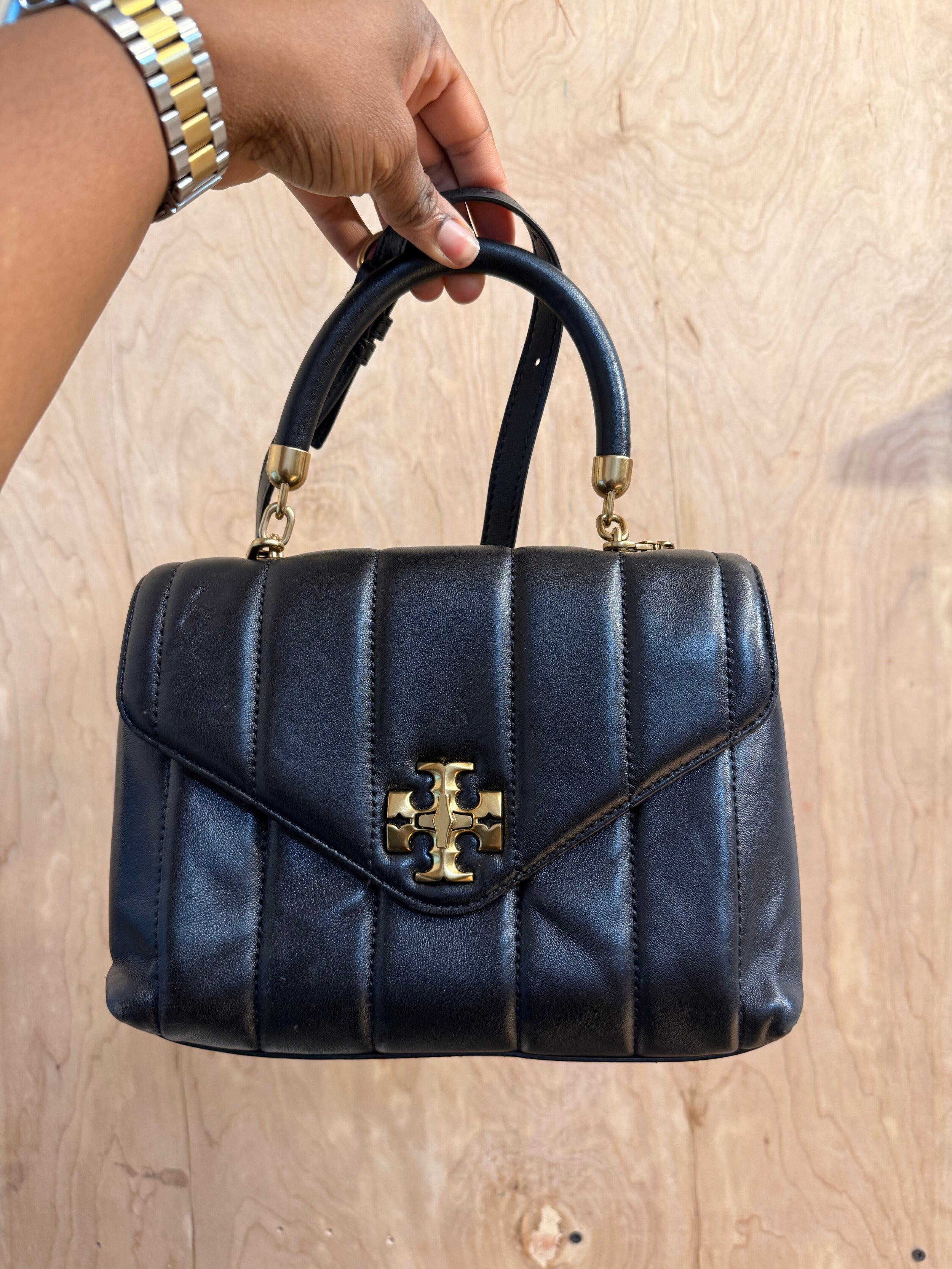 New Tory Burch finds from @greenestreetchestnuthill

Quilted bag: $170.95
Nylon tote (navy): $115.95 

Call or email us for inquiries!
📞267-331-3382
📧chestnuthill@greenestreet.com