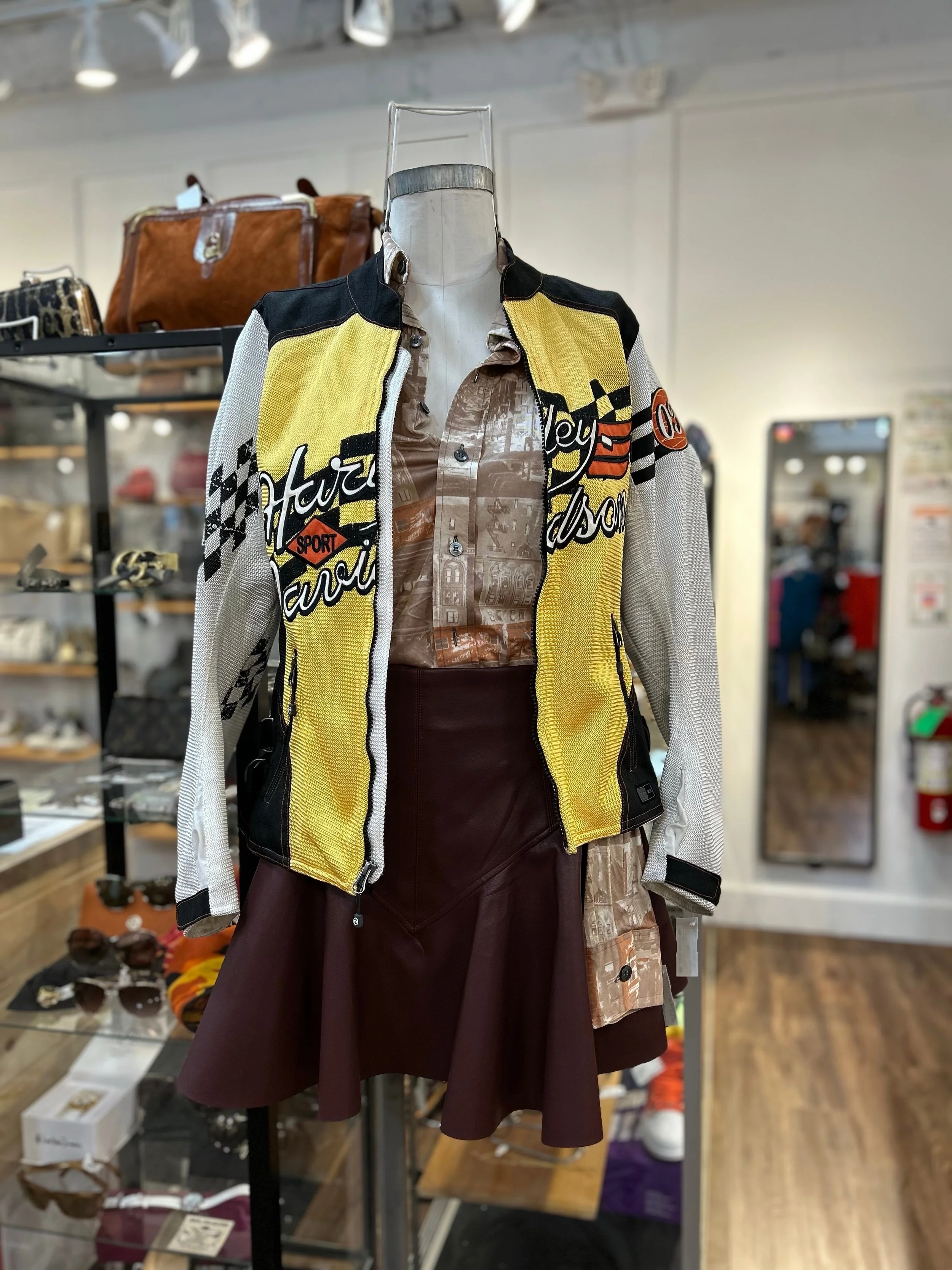 New Fall finds from @greenestreetsouthstreet!🍂

Stop on by and check out what else we have in store for you!

Call or email us for inquiries!
📞215-703-7478
📧southstreet@greenestreet.com