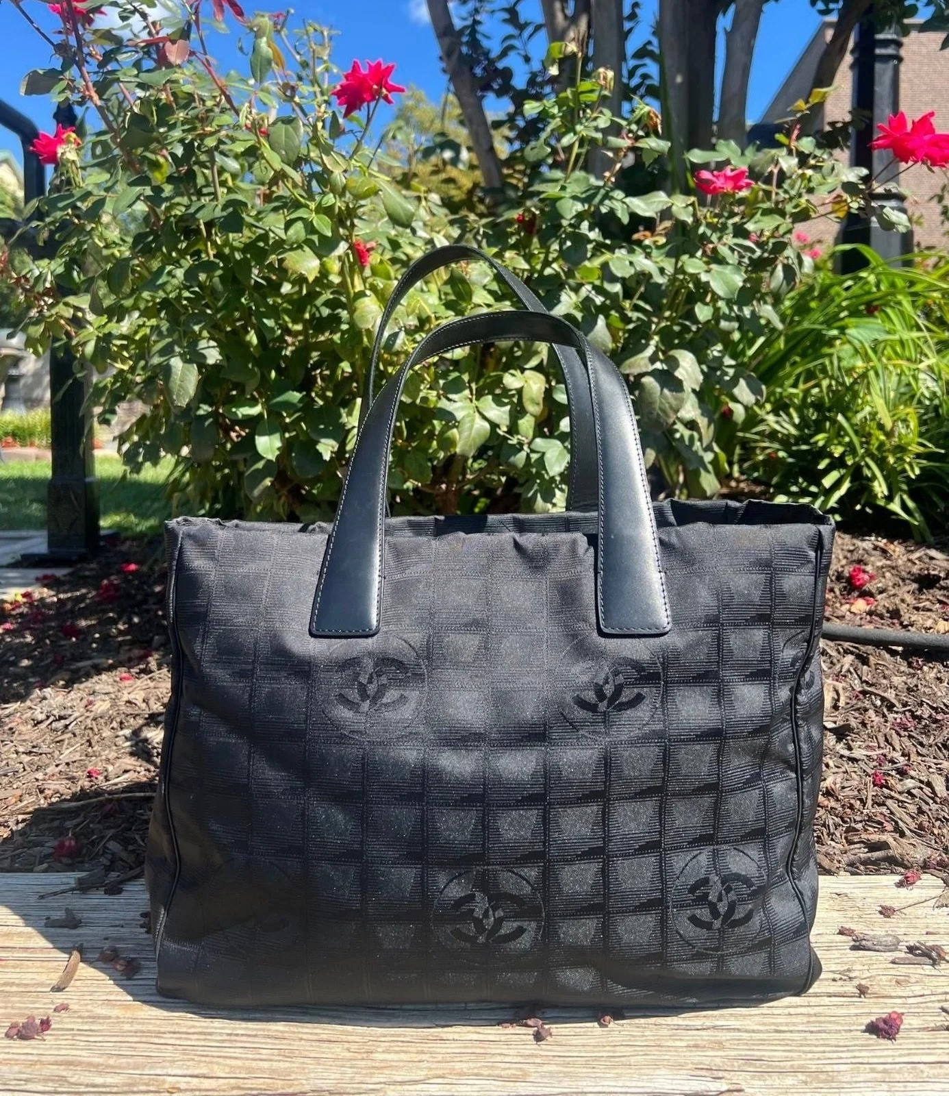 Scoop up this gorgeous Chanel find from @greenestreetlambertvillenj!✨

Chanel Nylon Travel Ligne Tote
$520.95
✅Authenticated via Entrupy!

Call or email us for inquiries!
📞609-460-3048
📧lambertville@greenestreet.com