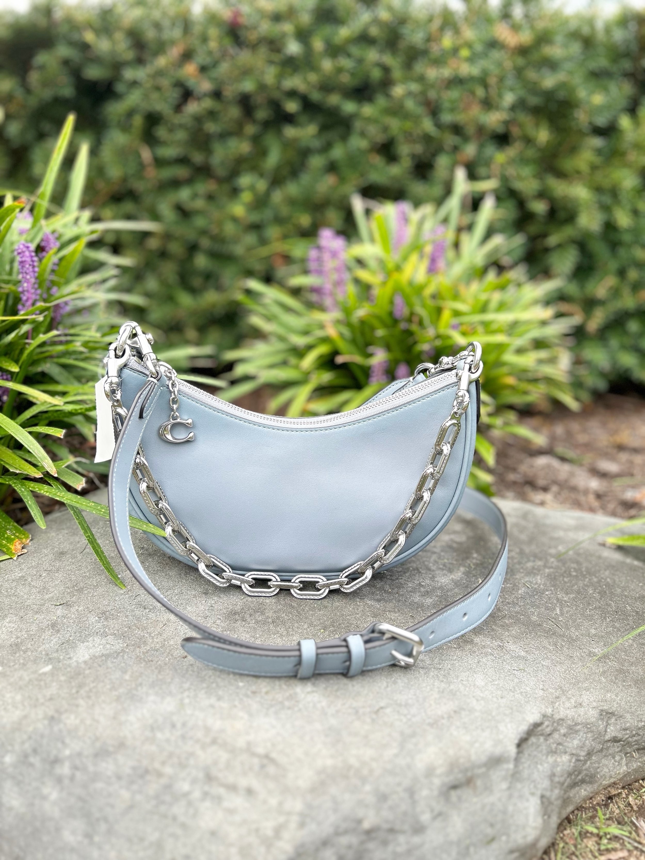 Add this gorgeous blue Coach bag to your look!💙✨ Available at @greenestreetlambertvillenj

$125.95

Call or email us for inquiries!
📞609-460-3048
📧lambertville@greenestreet.com