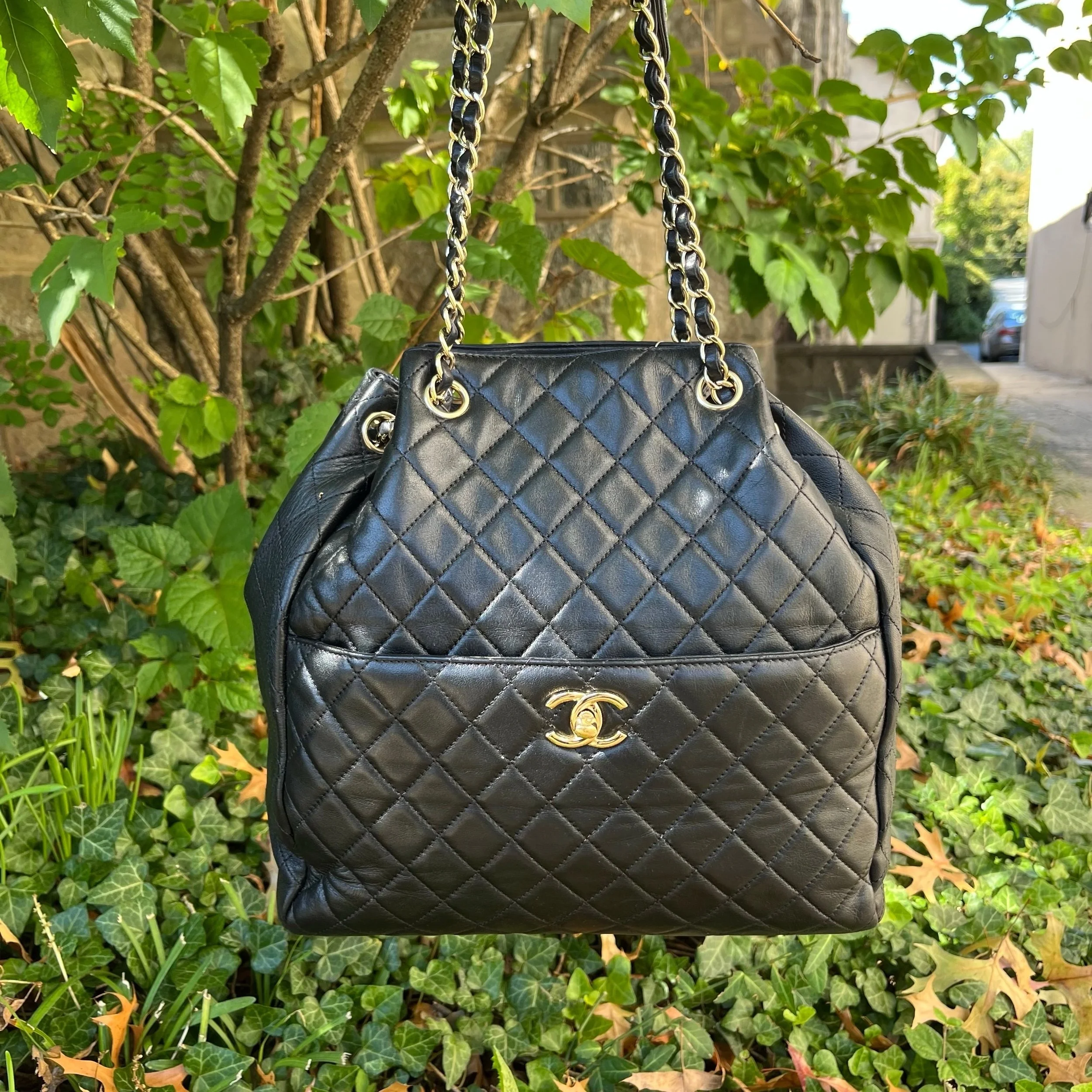 We&rsquo;re obsessing over this stunning Chanel find from @greenestreetprinceton!!✨🖤

$3,600.95
✅Authenticated via Entrupy

Call or email us for inquiries!
📞609-904-3004
📧princeton@greenestreet.com