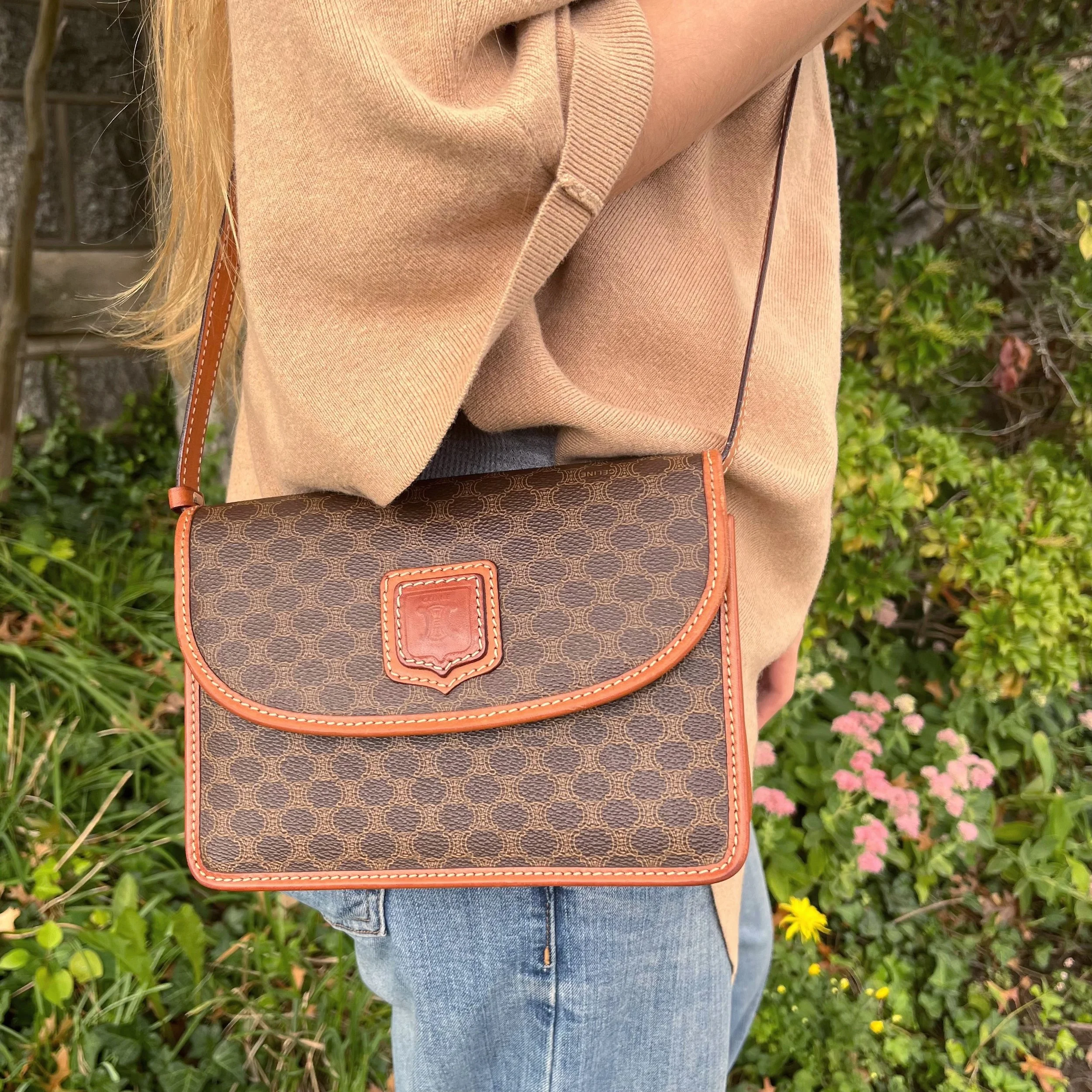 ✨Celine✨ New in at @greenestreetprinceton

Vintage Macadam crossbody
$450.95

Call or email us for inquiries!
📞609-904-3004
princeton@greenestreet.com