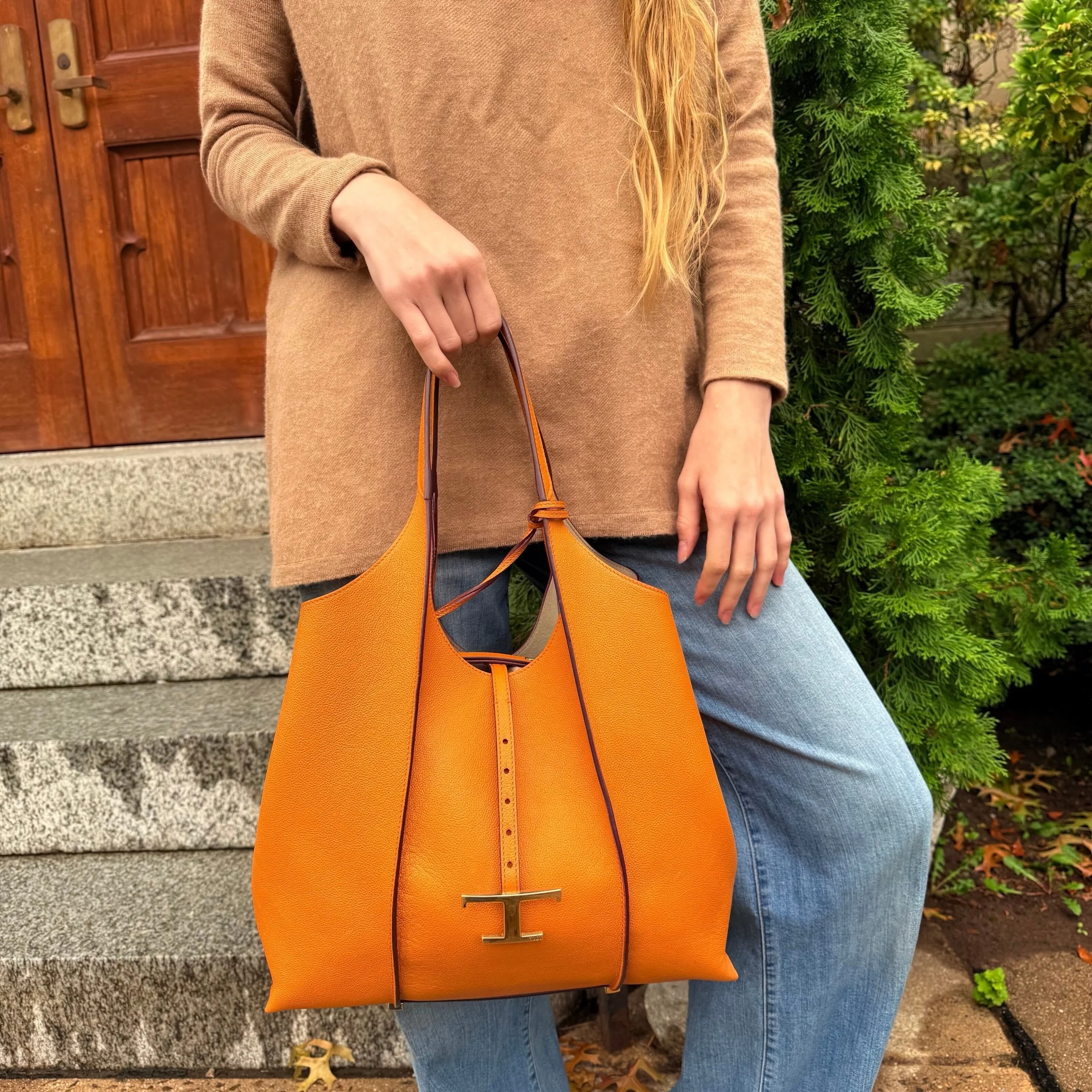 This gorgeous orange Tods bag makes for the perfect Fall accessory! Available at @greenestreetprinceton🧡🍂👜

$1,200.95

For inquiries call or email us!
📞609-904-3004
📧princeton@greenestreet.com