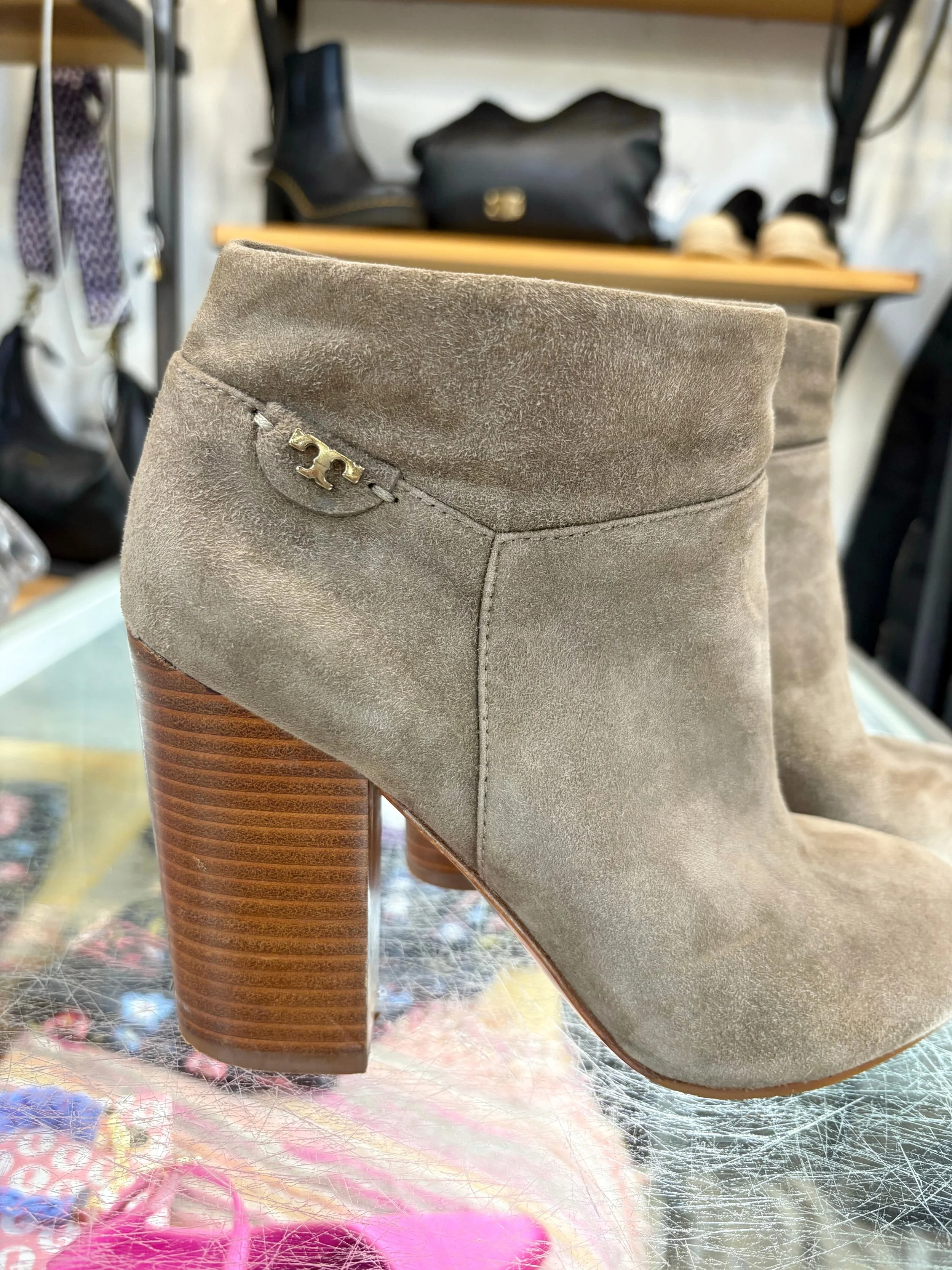 Tory Burch suede ankle boots🍂  New in at @greenestreetgateway!

Size 7 $60.95

Call or email us for inquiries!
📞484-367-5012
📧gateway@greenestreet.com