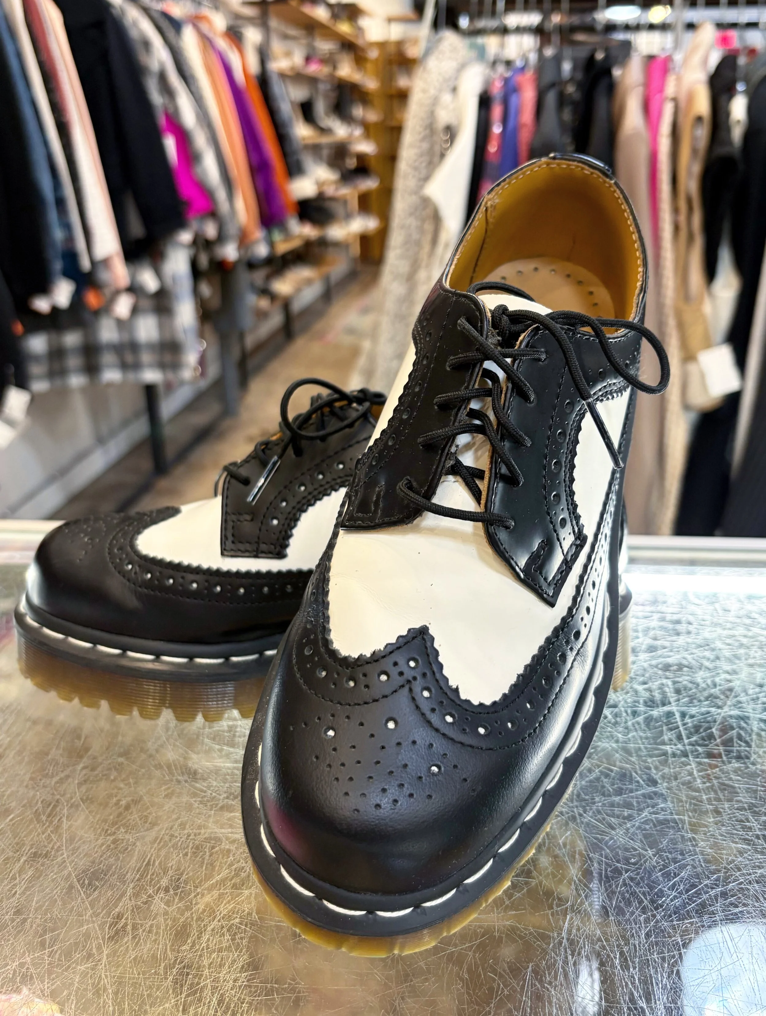 We&rsquo;re loving these new Dr. Martens from @greenestreetgateway!🖤🤍🖤

Size 37 $70.95

Call or email us for inquiries!
📞484-367-5012
📧gateway@greenestreet.com