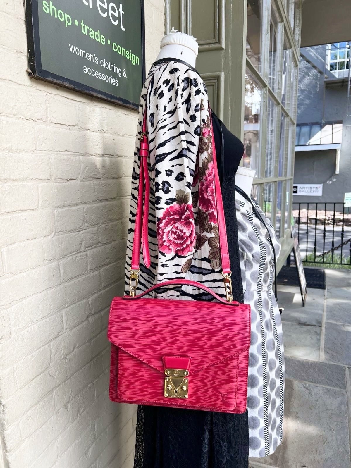 Add a pop of color to your look with this gorgeous LV Epi Monceau 28 bag! Available at @greenestreetlambertvillenj💕

$400.95

Call or email us for inquiries!
📞609-460-3048
📧lambertville@greenestreet.com