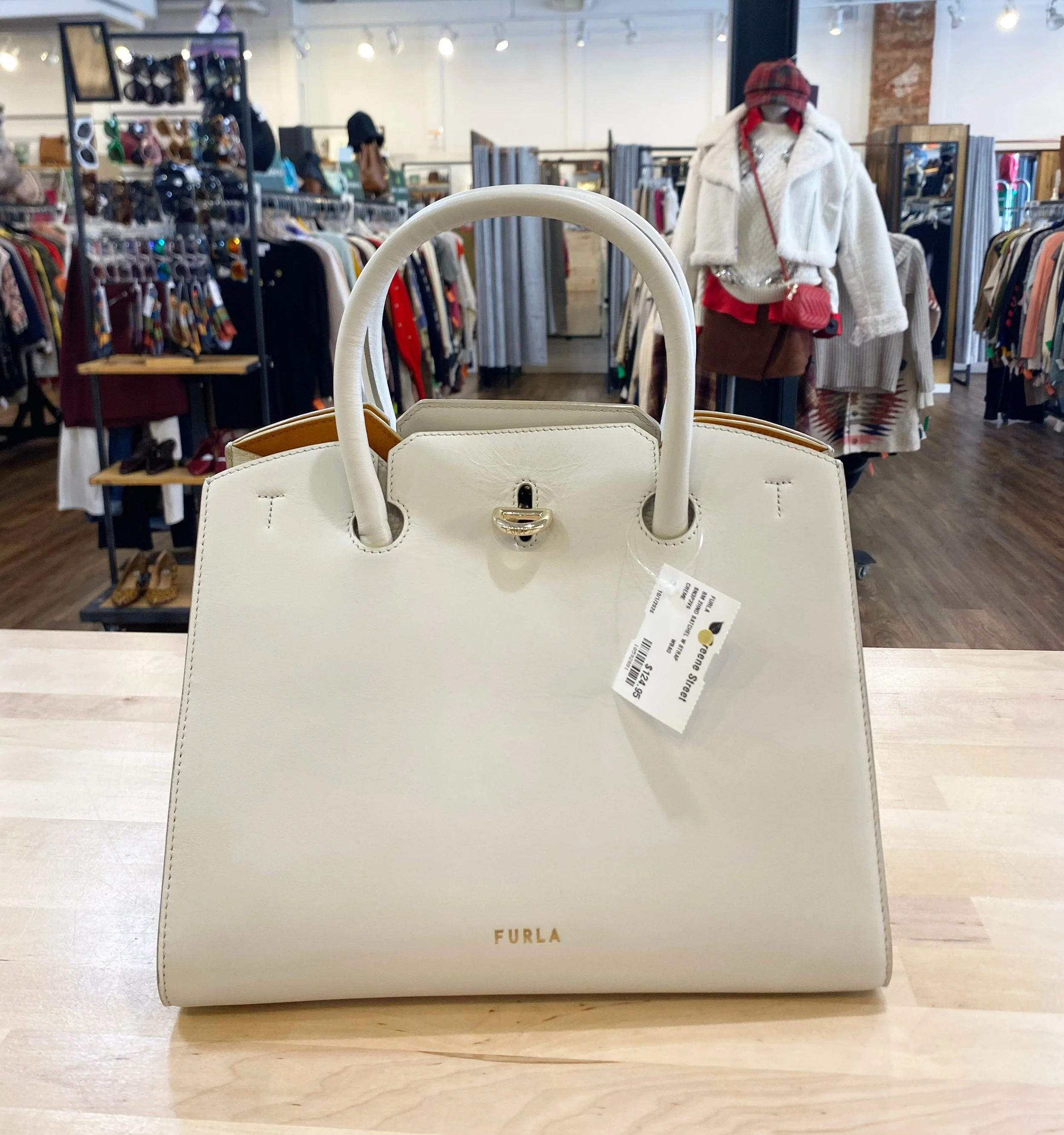 Furla✨ New in at @greenestreetsouthstreet

$124.95

Call or email us for inquiries!
📞215-703-7478
📧southstreet@greenestreet.com