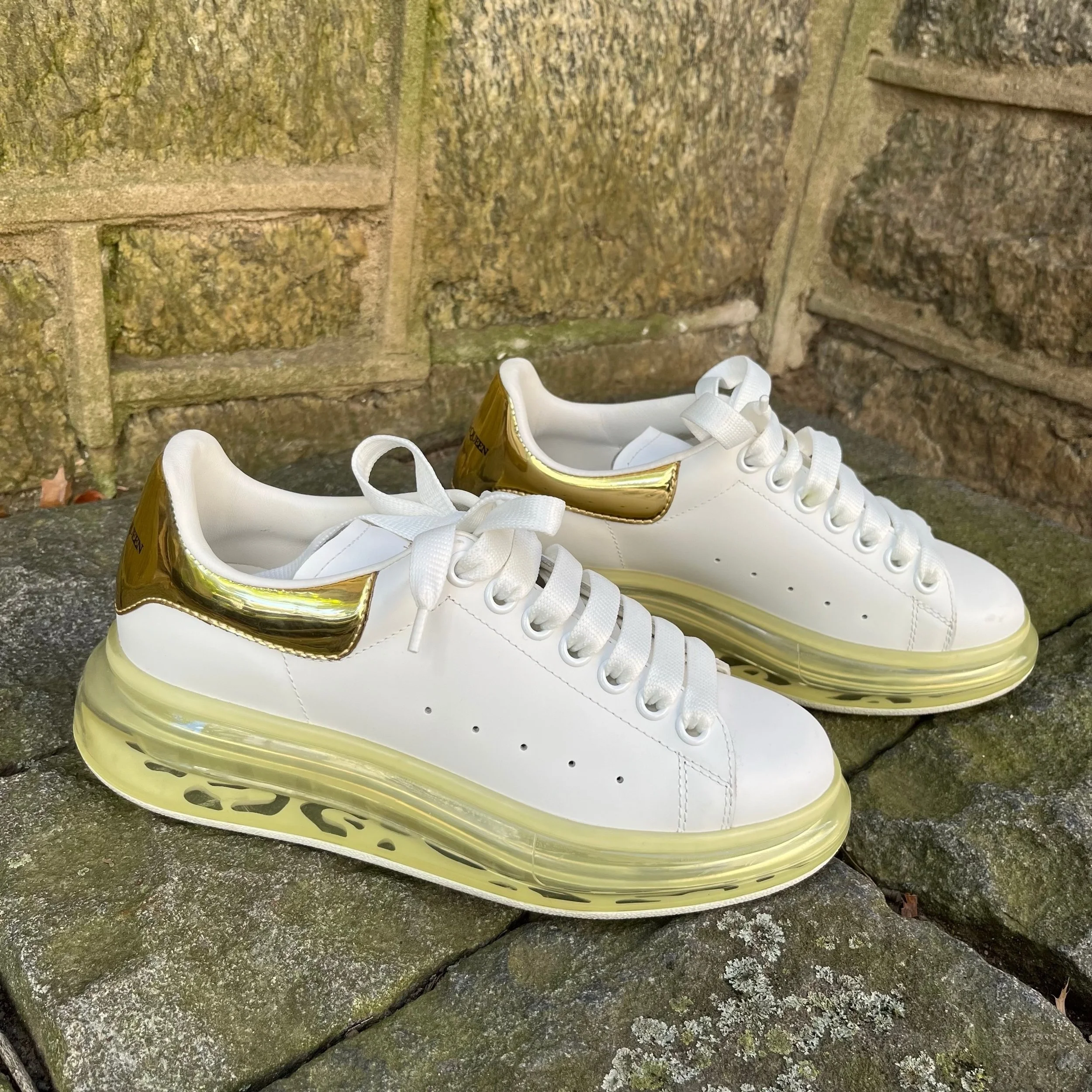 Upgrade your sneakers to these Alexander McQueen sneakers!👟 Available at @greenestreetprinceton

Size 37.5 $225.95

Call or email us for inquiries!
📞609-904-3004
📧princeton@greenestreet.com