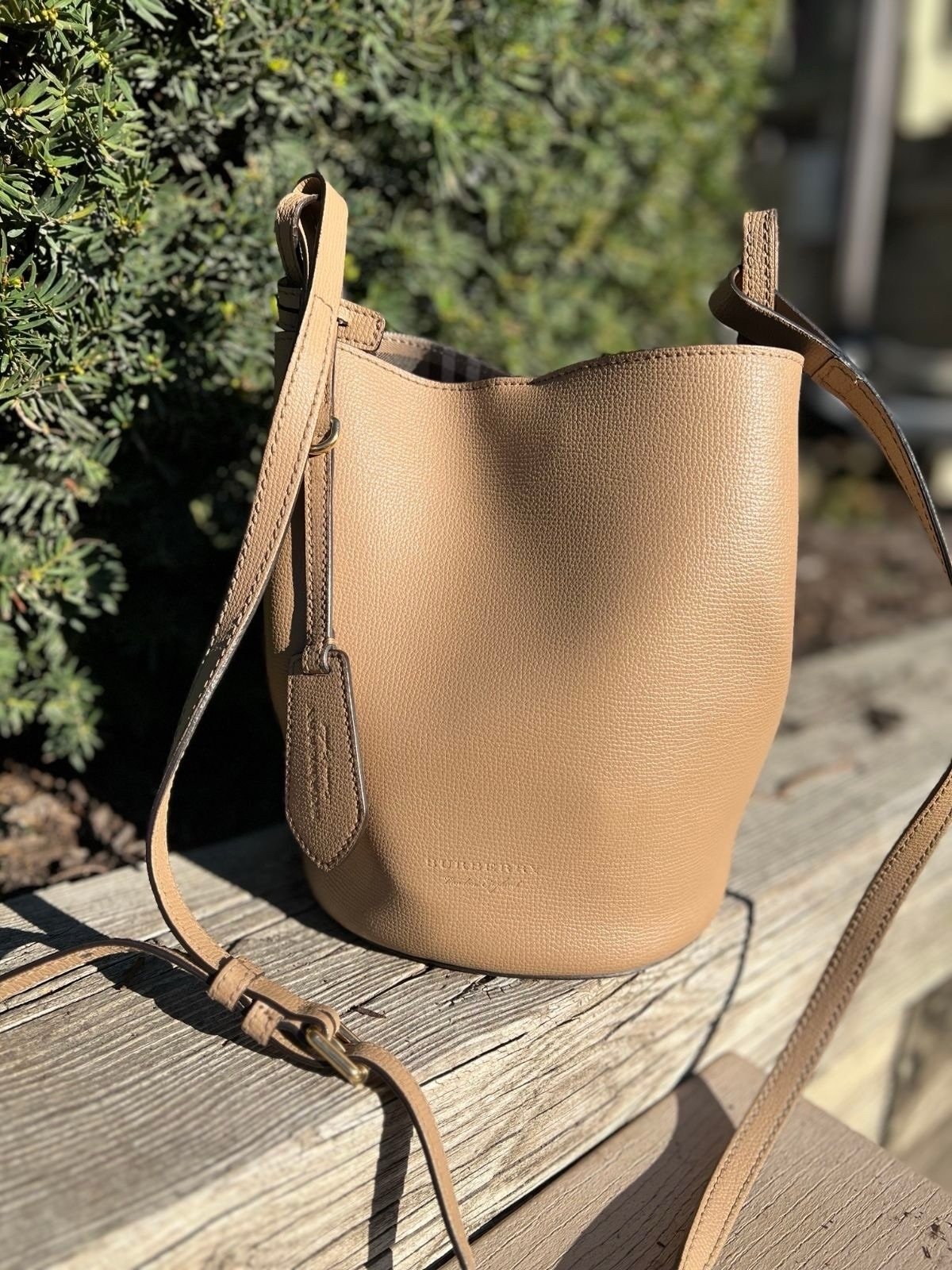 A neutral bag is a must-have! Scoop up this gorgeous Burberry from @greenestreetlambertvillenj✨

$500.95
✅Authenticated via Entrupy

Call or email us for inquiries 
📞609-460-3048
📧lambertville@greenestreet.com