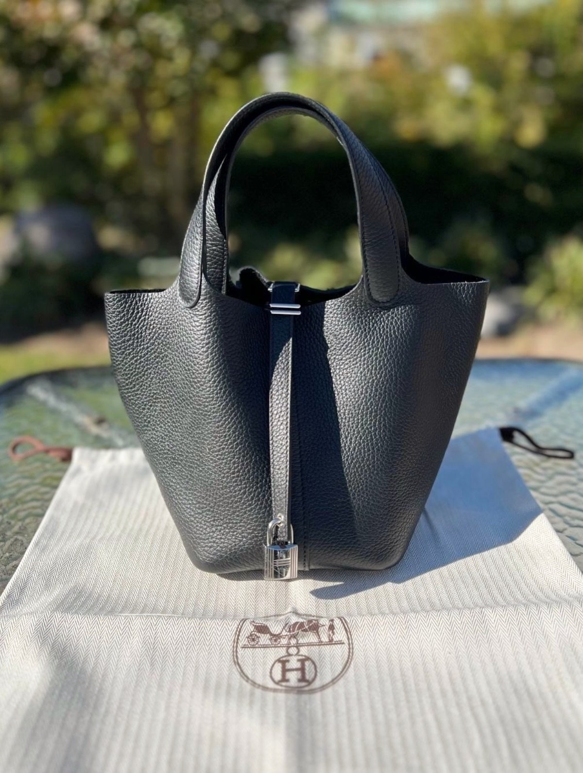 This stunning Hermes just arrived at @greenestreetlambertvillenj✨

$3,000.95
✅Authenticated via Entrupy

Call or email us for inquiries!
📞609-460-3048
📧lambertville@greenestreet.com