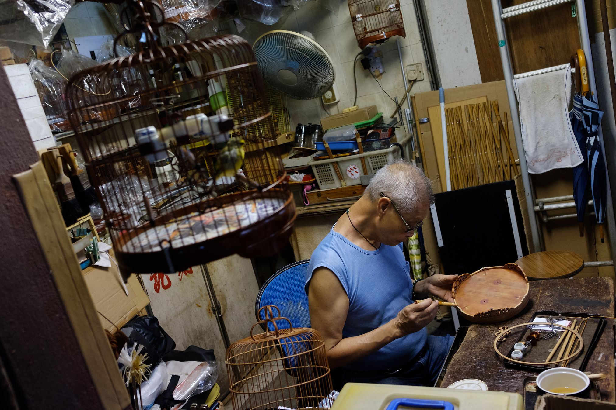  The last man to manufacture handmade bird cages in Hongkong 