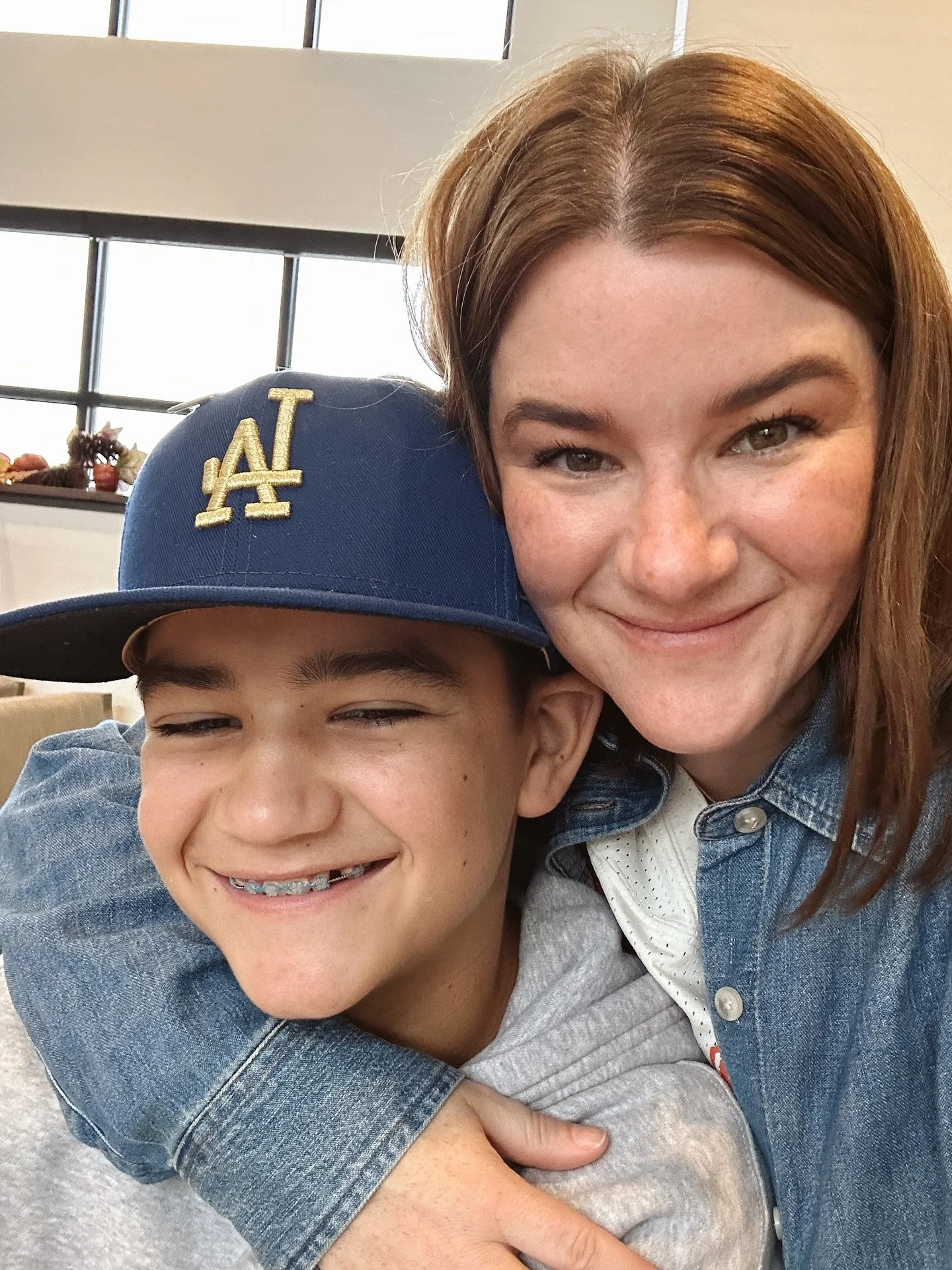 Fall break in the smokies 🍂🌄🦋🥞

1. We love a hotel breakfast 
2. Dollywood did not disappoint! 
3. Our view of the great smoky mountains was breathtaking 
4. Digital tickets with no wifi 
5. Quick fam pic before we split and they went on all the 