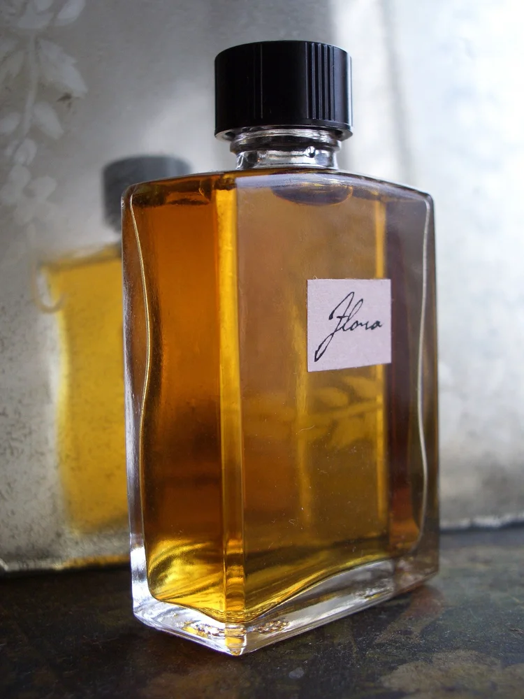Flora Natural Perfume-Alchemologie