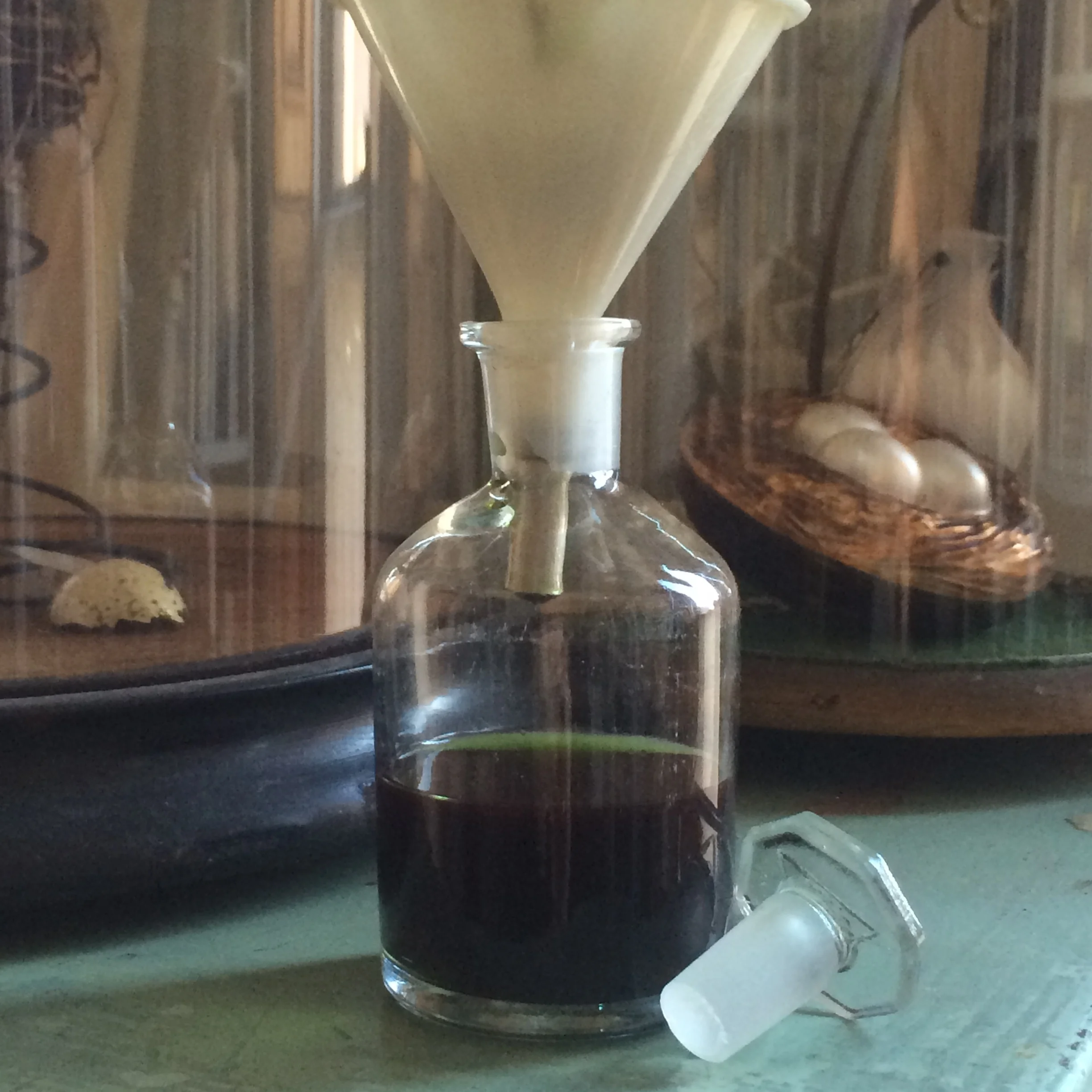 Tincture filtering at Alchemologie