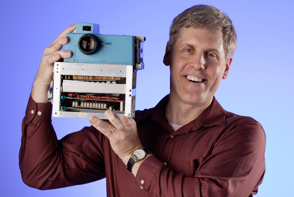 Chapter 5 Figure 51: Steve Sasson of Kodak and the first digital camera. Source: http://www.internethistorypodcast.com/2016/07/inventor-of-the-first-digital-camera-steven-sasson/