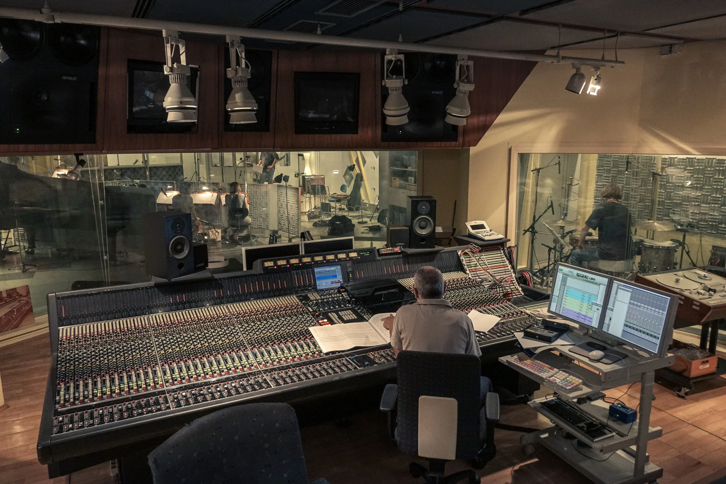 Claas Krause_Bauer Studios_03-min.jpg