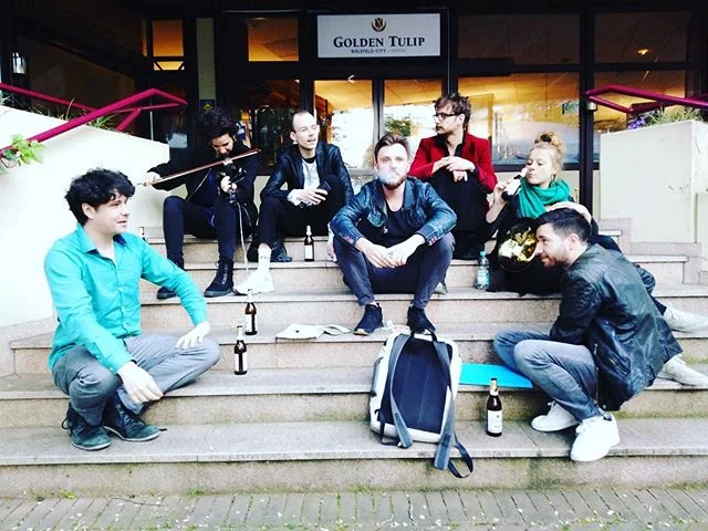 Parts of the lovely gang just before the show @georg.stirnweiss @bennijk @manueldicamillo @maggieneuner @piaovanda @leonhard.kuhn