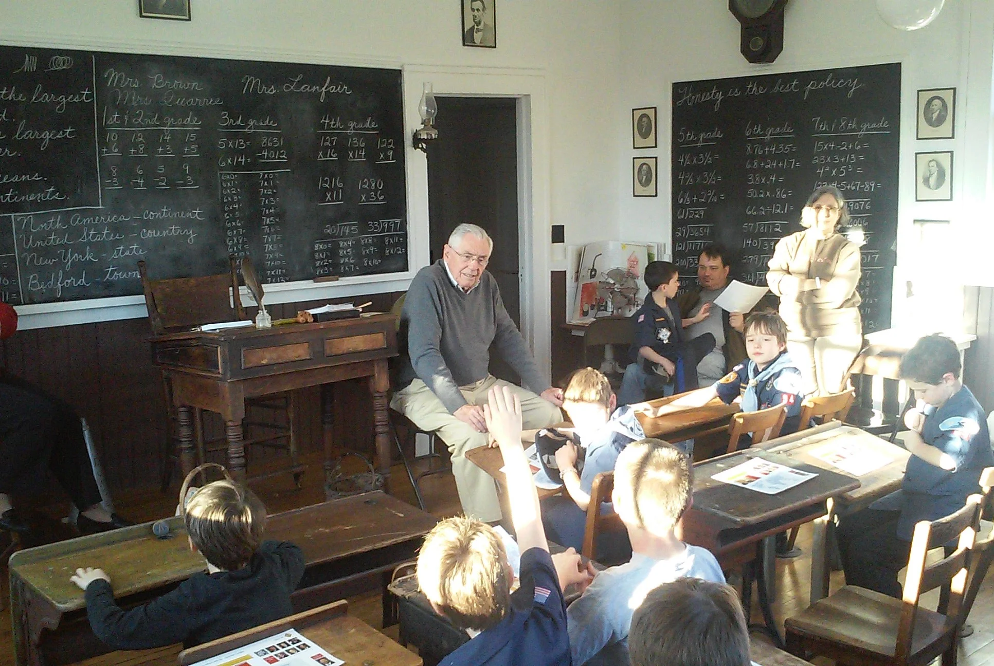 Ambassador Gregg and the 3rd Grade Cub Scouts of Pack 94 Armonk, NY (April 14, 2016)