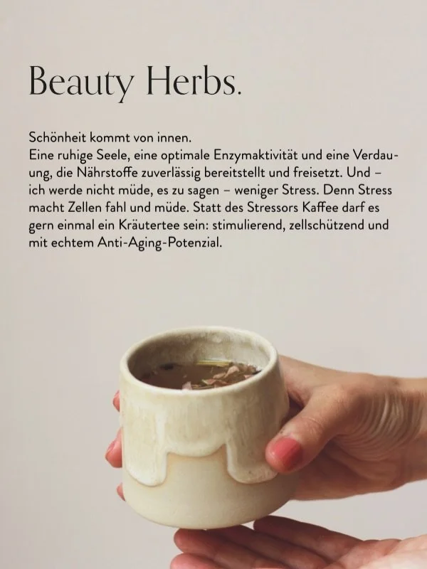 Auszug aus meinem Teekr&auml;uter Buch.
Fast ausverkauft. DANKE, Leute!!!

2. Auflage ist schon im Druck. 
LIMITED EDITION.
 
Unterst&uuml;tze dein kleines lokales Kr&auml;uter-Bildungs-Unternehmen und bestell jetzt vor.

Versand Ende Januar!

Kommen