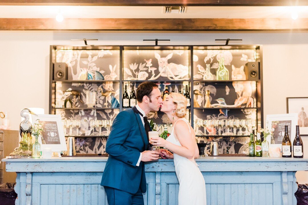 #HAPPYHOUR 🍸 ⠀⠀⠀⠀⠀⠀⠀⠀⠀
.⠀⠀⠀⠀⠀⠀⠀⠀⠀
.⠀⠀⠀⠀⠀⠀⠀⠀⠀
.⠀⠀⠀⠀⠀⠀⠀⠀⠀
Coordination: @eventsbyemilykay ⠀⠀⠀⠀⠀⠀⠀⠀⠀
Photographer: @julieshufordphotography⠀⠀⠀⠀⠀⠀⠀⠀⠀
Videography: @revilleproductions ⠀⠀⠀⠀⠀⠀⠀⠀⠀
Catering: @chefcordelia ⠀⠀⠀⠀⠀⠀⠀⠀⠀
Florals: Chatsworth Floris