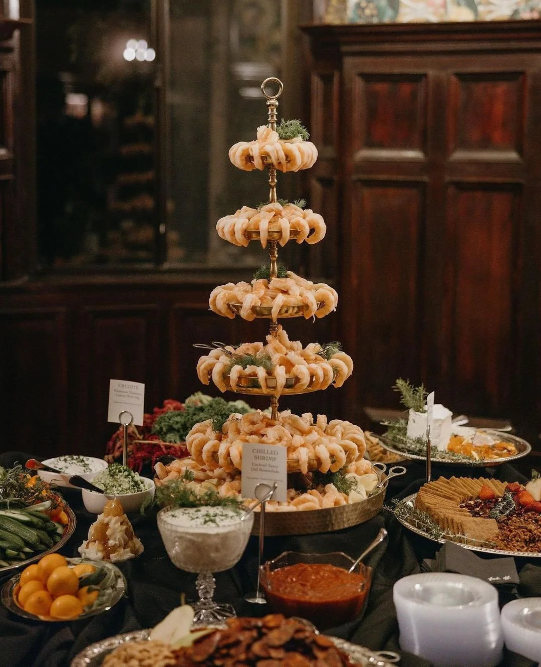 The holidays are just around the corner! ⁠
⁠
Save your date with Chef Cordelia before the calendar fills up!⁠
⁠
VENDORS: ⁠
Planning and design: @thepennylayne ⁠
Music: @dartcollective⁠
Photography: @logancolephoto⁠
Venue: @wrensmoor⁠
Catering: @chefc