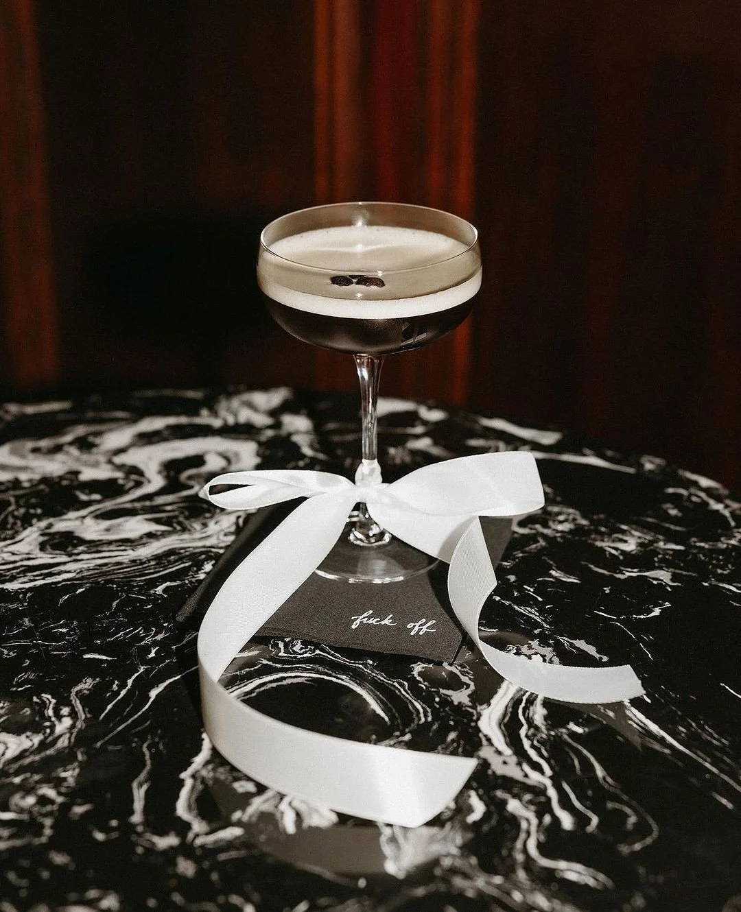 Add a little buzz to your event with the crowd-favorite espresso martini! ⁠
⁠
What's your drink of the season? Let us know in the comments! ⁠
⁠
VENDORS: ⁠
Planning and design: @thepennylayne ⁠
Music: @dartcollective⁠
Photography: @logancolephoto⁠
Ven