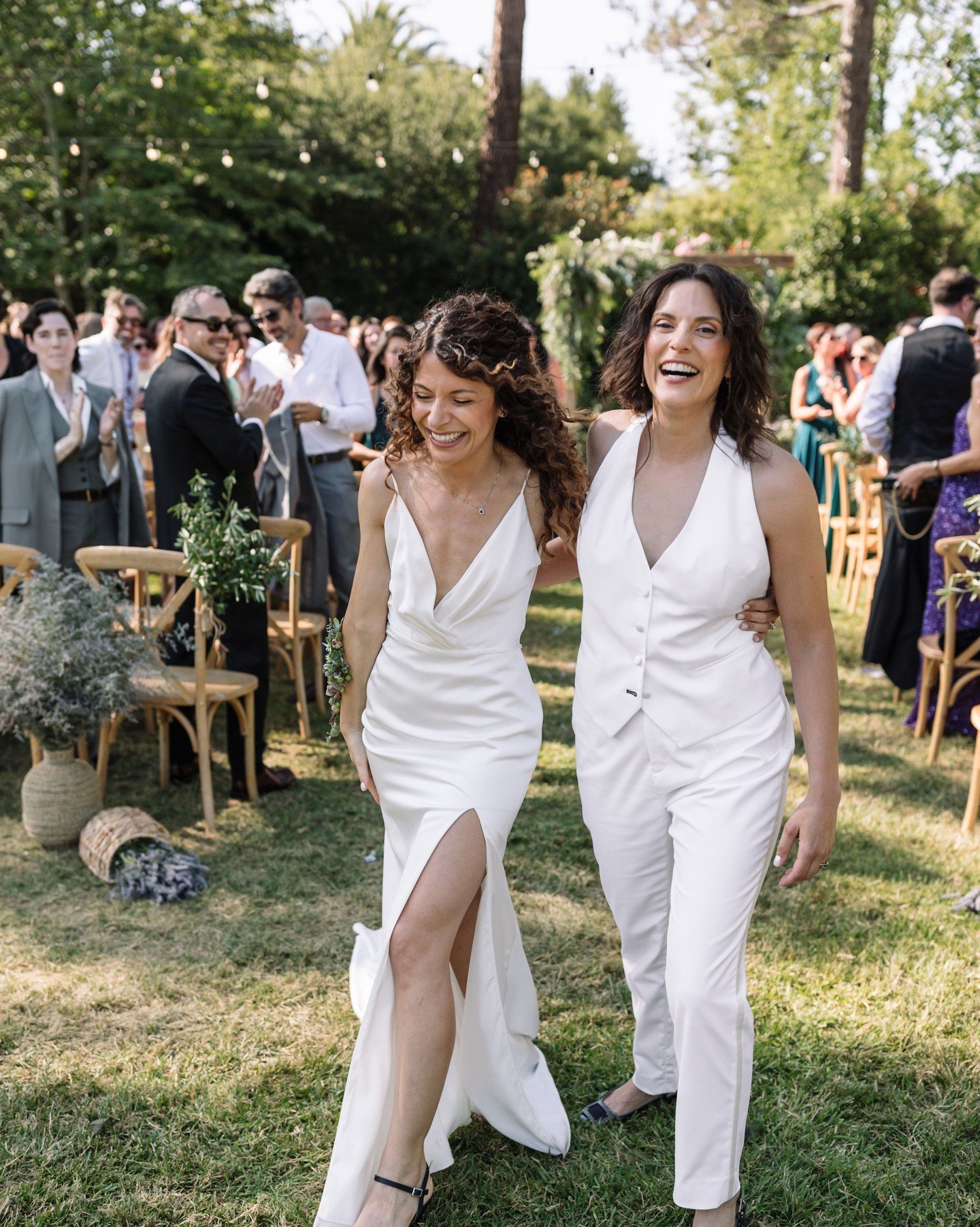 Sometimes the exit feels just as exciting as the entrance.
Our lawn ceremonies give guests a front row seat to that just-married moment,  and for us it never gets old watching it all unfold.
Photographer: Brittany Raine 
 #lawnceremony #justmarried #