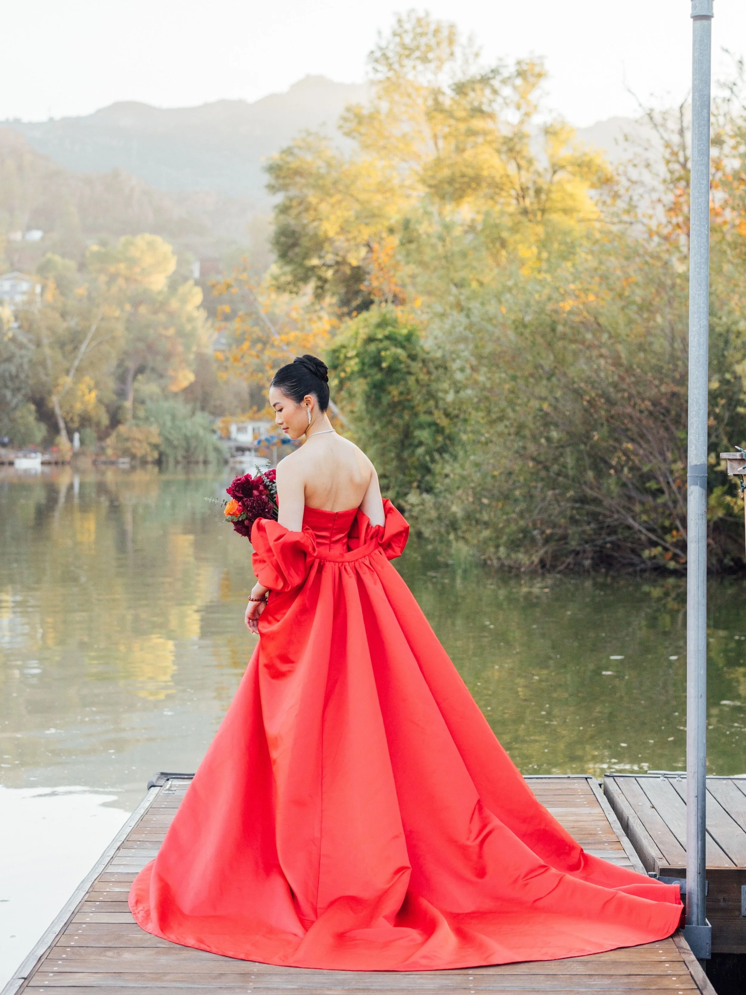 The lake, the gown, the bouquet, and of course, the joy.
We&rsquo;re not sure what stole the moment more, we just couldn&rsquo;t get enough of this wedding ❤️

Photographer: @junechoiphotos 
Planner: @minajooevents 
#malibouweddings #luxeweddingvenue
