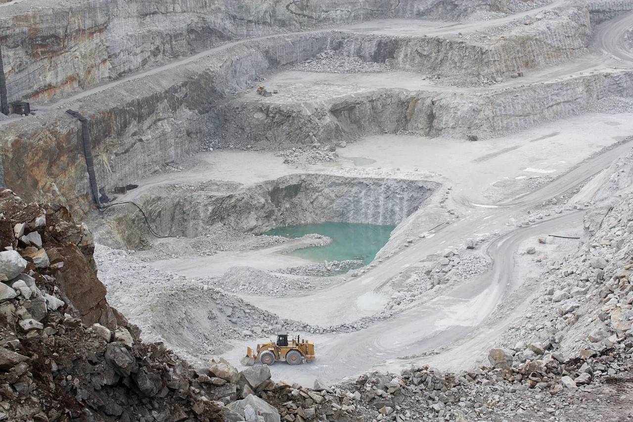 Limestone_quarry.jpg