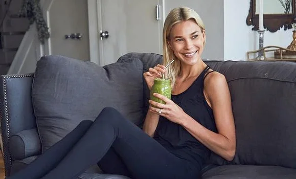 live the process // how to: matcha coconut smoothie