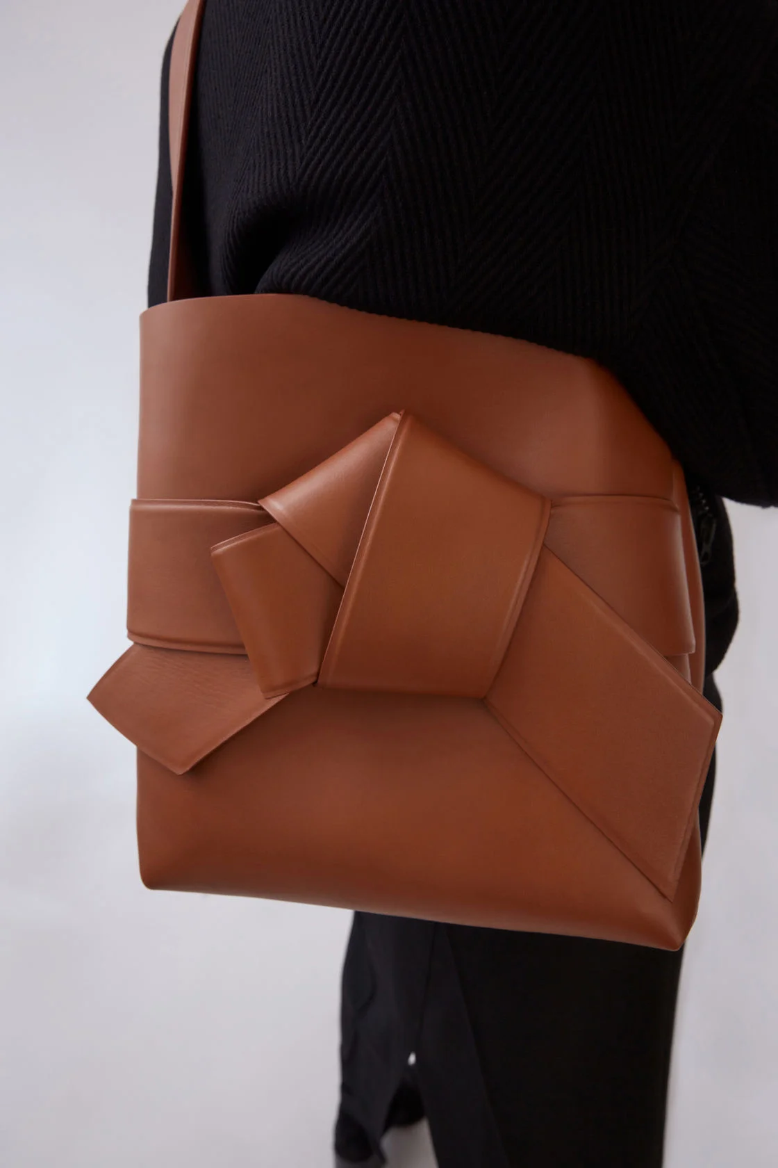 lust list // cognac brown leather bag