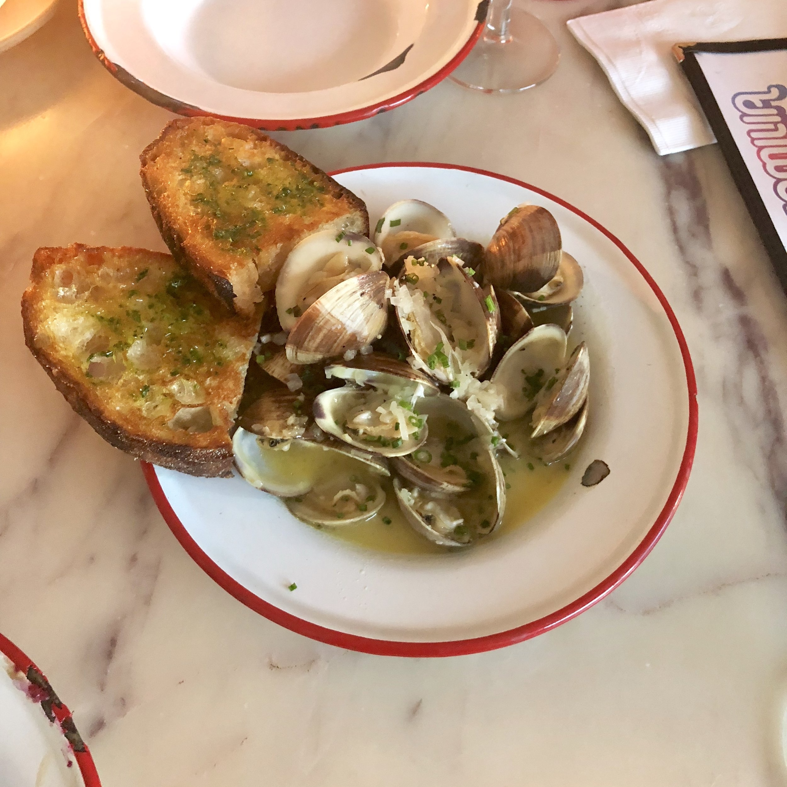 mussels marinière, grilled bread